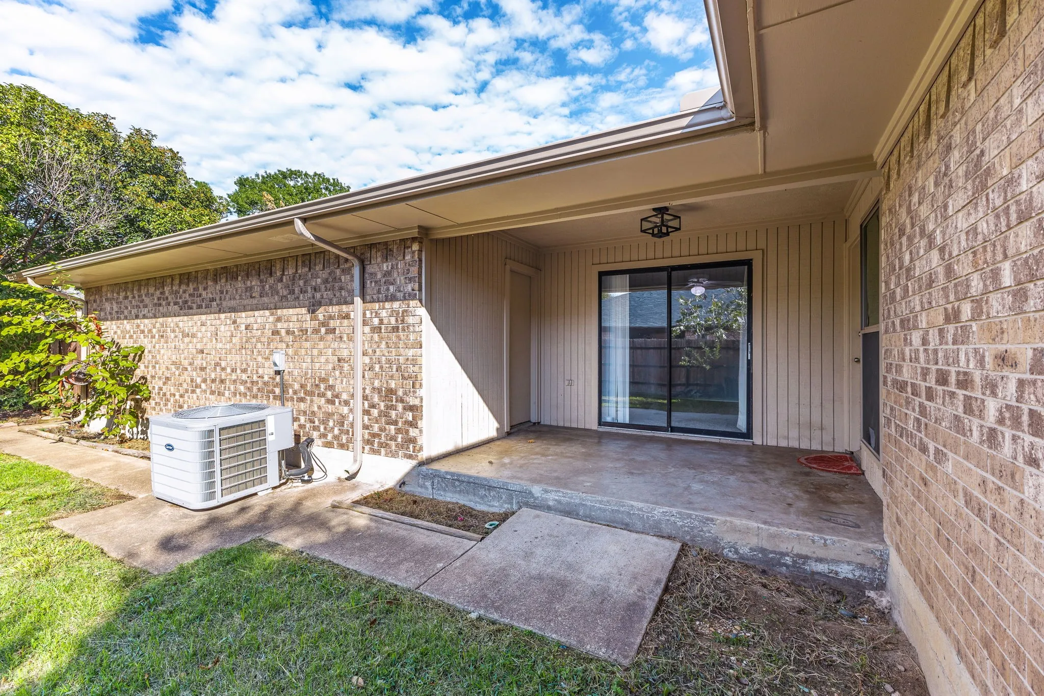 Duplex For Rent in Dallas County , 812 Saint Paul Court, Richardson, Texas 75080, 3 Bedroom, 2 Bathroom, 2 Garage spaces, 1,579 Sqft, built in 1980, mls#21385493, Real Estate Agent in Richardson, Homes For Rent in Dallas county, Homes For Rent in Richardson, Realtor in Richardson Texas, Real Estate Brokerage Independent Realty Texas, Luminita Cordes Realtor
