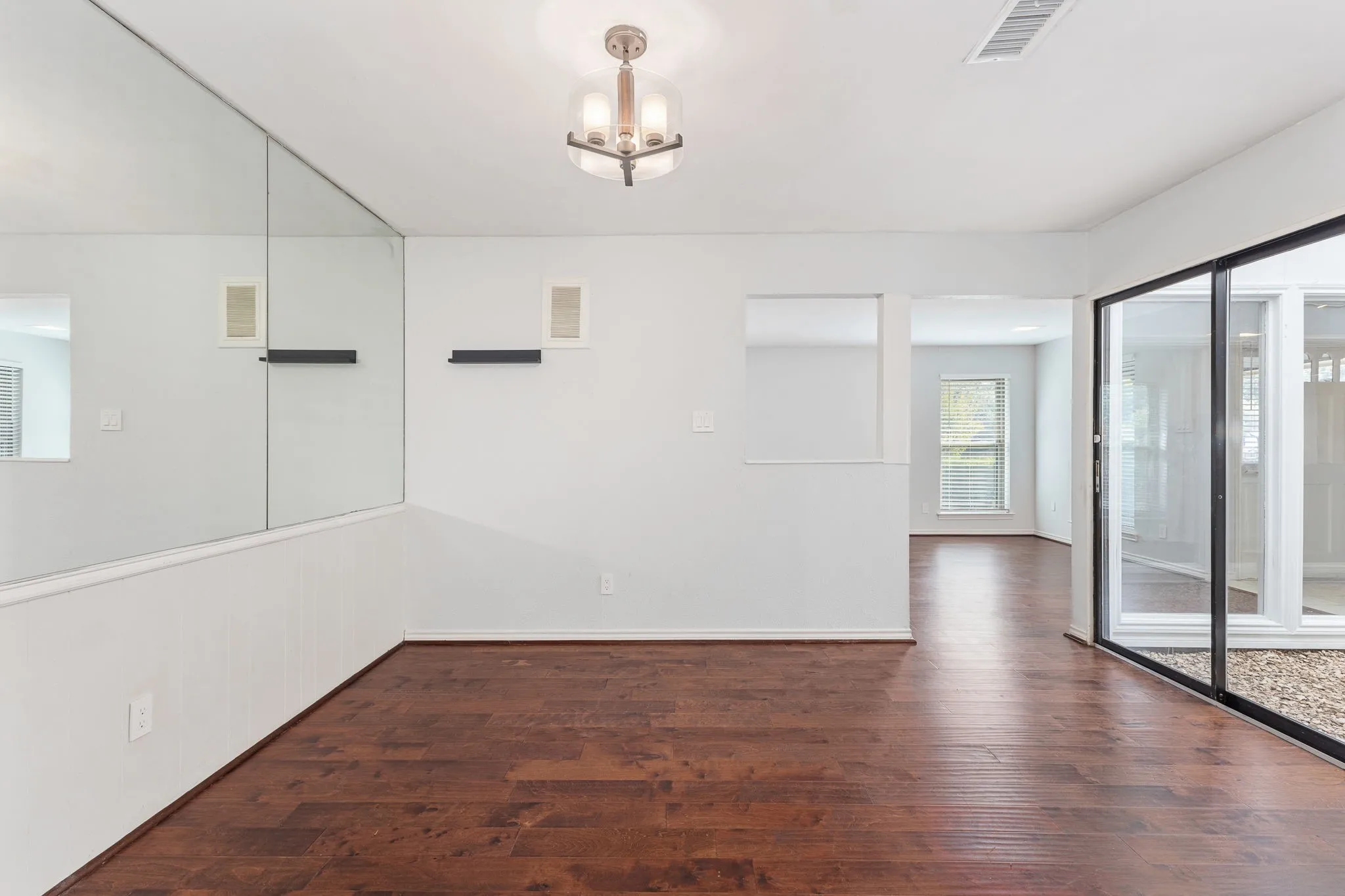 Duplex For Rent in Dallas County , 812 Saint Paul Court, Richardson, Texas 75080, 3 Bedroom, 2 Bathroom, 2 Garage spaces, 1,579 Sqft, built in 1980, mls#21385493, Real Estate Agent in Richardson, Homes For Rent in Dallas county, Homes For Rent in Richardson, Realtor in Richardson Texas, Real Estate Brokerage Independent Realty Texas, Luminita Cordes Realtor