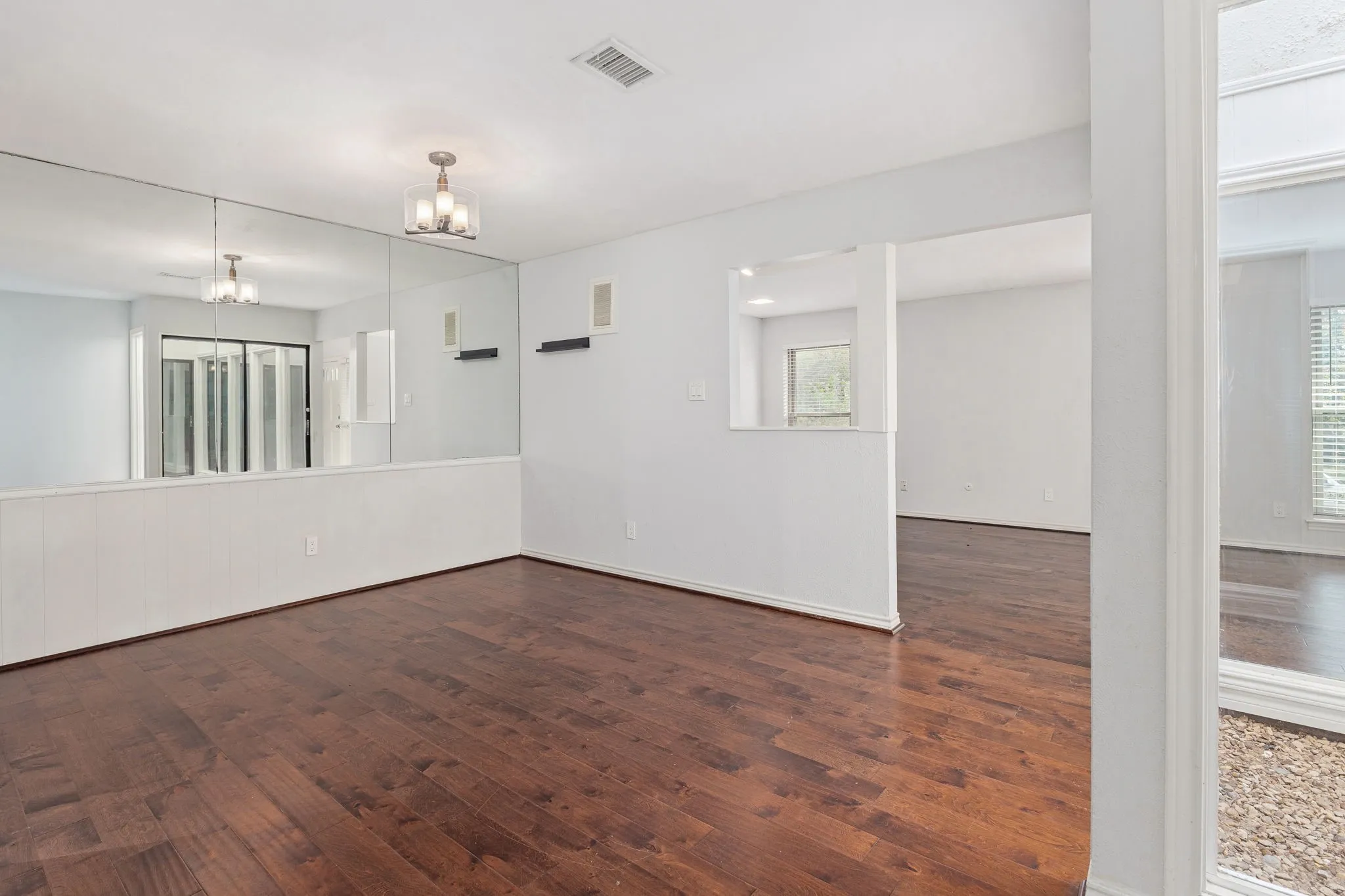 Duplex For Rent in Dallas County , 812 Saint Paul Court, Richardson, Texas 75080, 3 Bedroom, 2 Bathroom, 2 Garage spaces, 1,579 Sqft, built in 1980, mls#21385493, Real Estate Agent in Richardson, Homes For Rent in Dallas county, Homes For Rent in Richardson, Realtor in Richardson Texas, Real Estate Brokerage Independent Realty Texas, Luminita Cordes Realtor