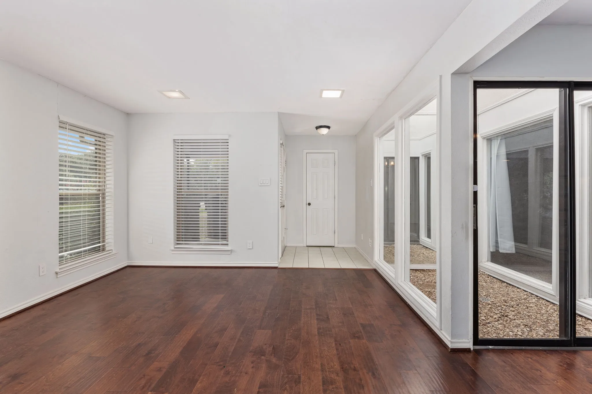 Duplex For Rent in Dallas County , 812 Saint Paul Court, Richardson, Texas 75080, 3 Bedroom, 2 Bathroom, 2 Garage spaces, 1,579 Sqft, built in 1980, mls#21385493, Real Estate Agent in Richardson, Homes For Rent in Dallas county, Homes For Rent in Richardson, Realtor in Richardson Texas, Real Estate Brokerage Independent Realty Texas, Luminita Cordes Realtor