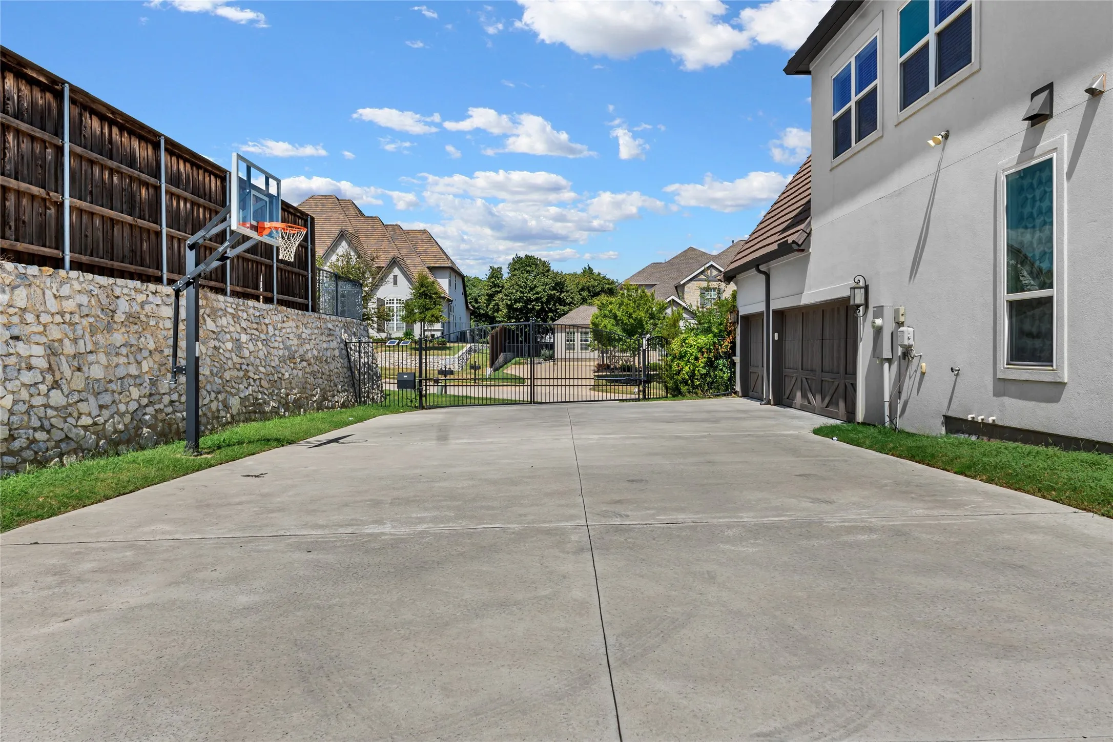 Single Family Residence For Rent in Tarrant County , 809 Charleston Drive, Southlake, Texas 76092, 5 Bedroom, 6 Bathroom, 3 Garage spaces, 6,320 Sqft, built in 2018, mls#21386521, Real Estate Agent in Southlake, Homes For Rent in Tarrant county, Homes For Rent in Southlake, Realtor in Southlake Texas, Real Estate Brokerage Independent Realty Texas, Luminita Cordes Realtor