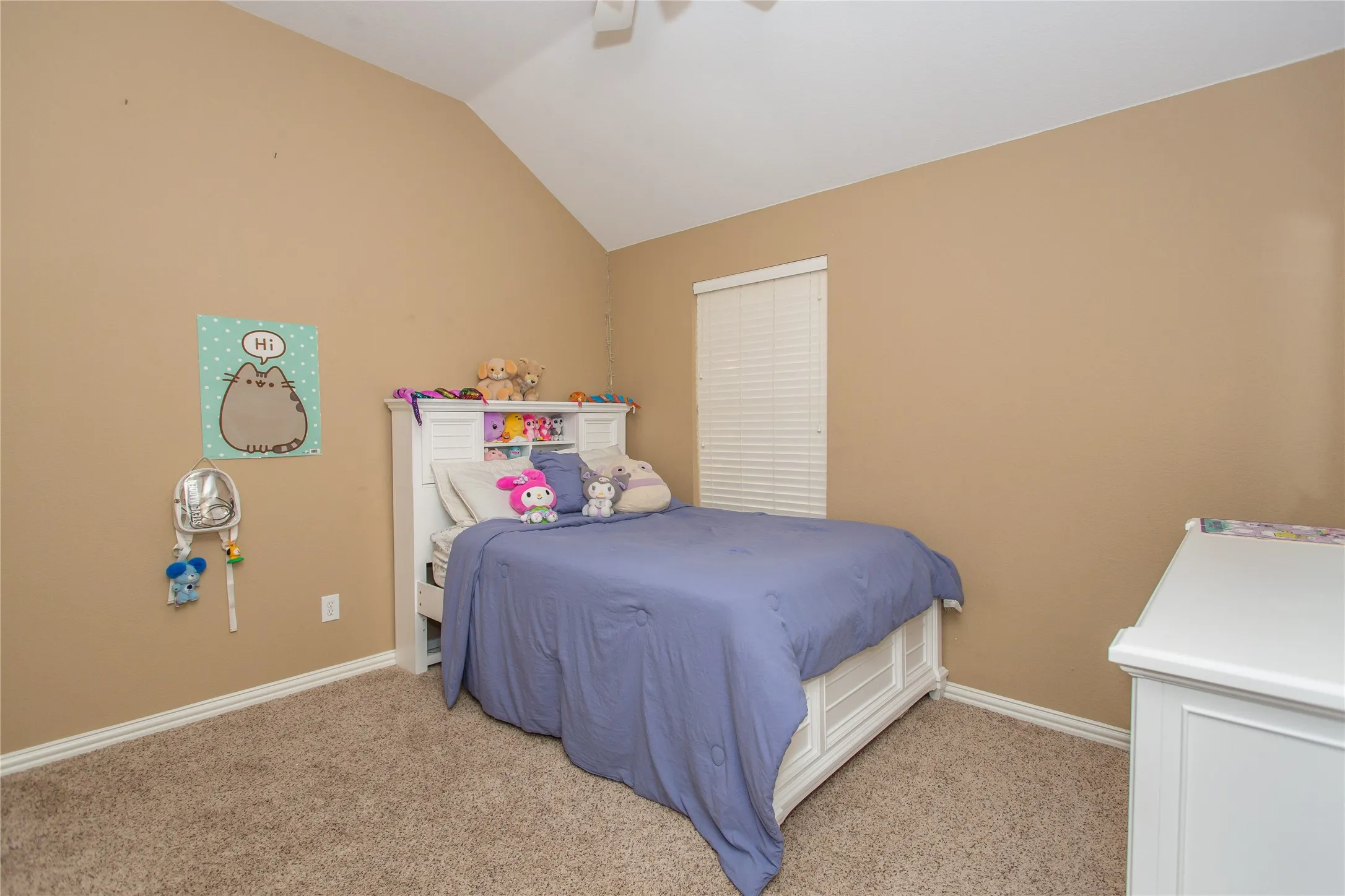 Vaulted ceiling with a ceiling fan, neutral carpet, and horizontal blinds