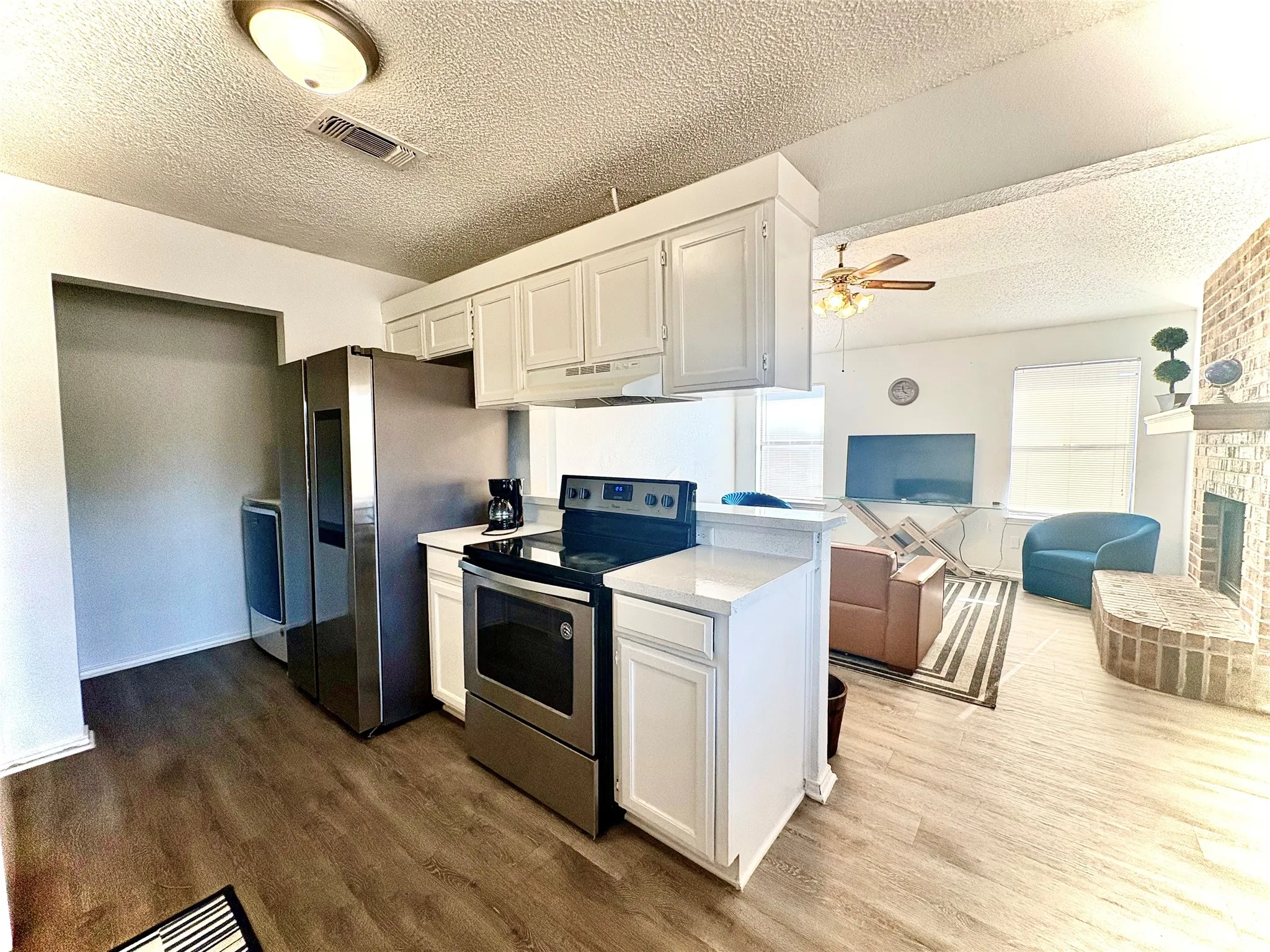 Single Family Residence For Rent in Tarrant County , 1920 San Rafael Street, Fort Worth, Texas 76134, 2 Bedroom, 2 Bathroom, 1 Garage spaces, 2,064 Sqft, built in 1985, mls#21384980, Real Estate Agent in Fort Worth, Homes For Rent in Tarrant county, Homes For Rent in Fort Worth, Realtor in Fort Worth Texas, Real Estate Brokerage Independent Realty Texas, Luminita Cordes Realtor