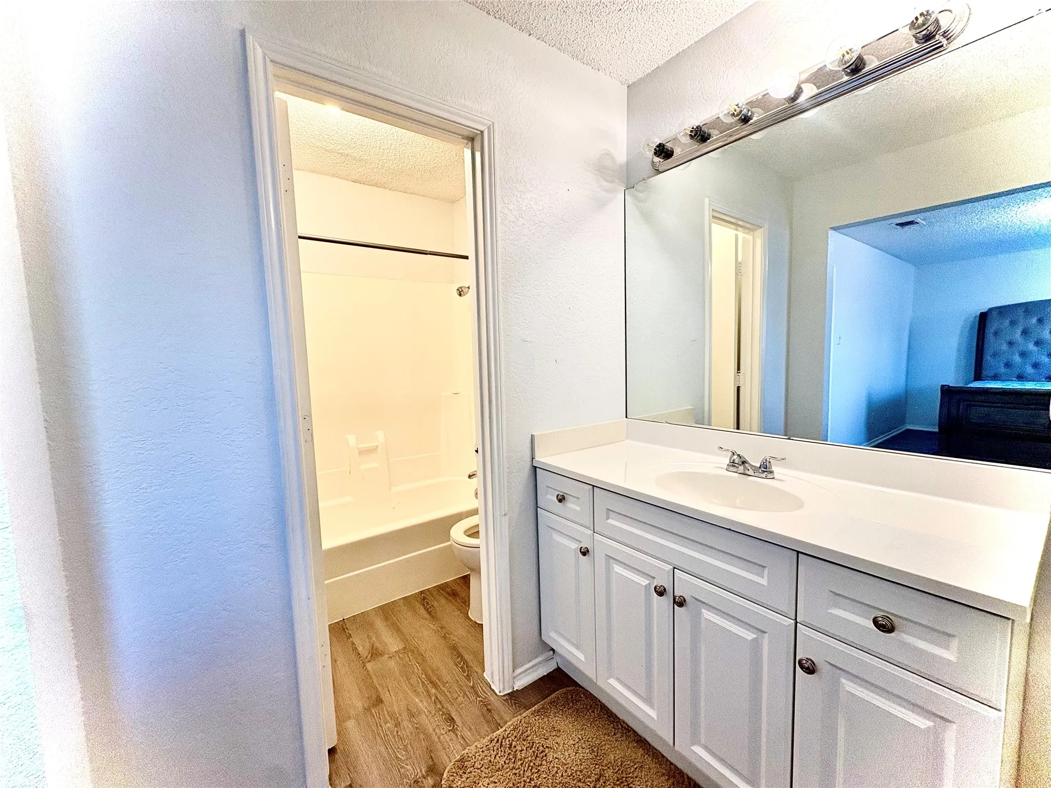 Single Family Residence For Rent in Tarrant County , 1920 San Rafael Street, Fort Worth, Texas 76134, 2 Bedroom, 2 Bathroom, 1 Garage spaces, 2,064 Sqft, built in 1985, mls#21384980, Real Estate Agent in Fort Worth, Homes For Rent in Tarrant county, Homes For Rent in Fort Worth, Realtor in Fort Worth Texas, Real Estate Brokerage Independent Realty Texas, Luminita Cordes Realtor