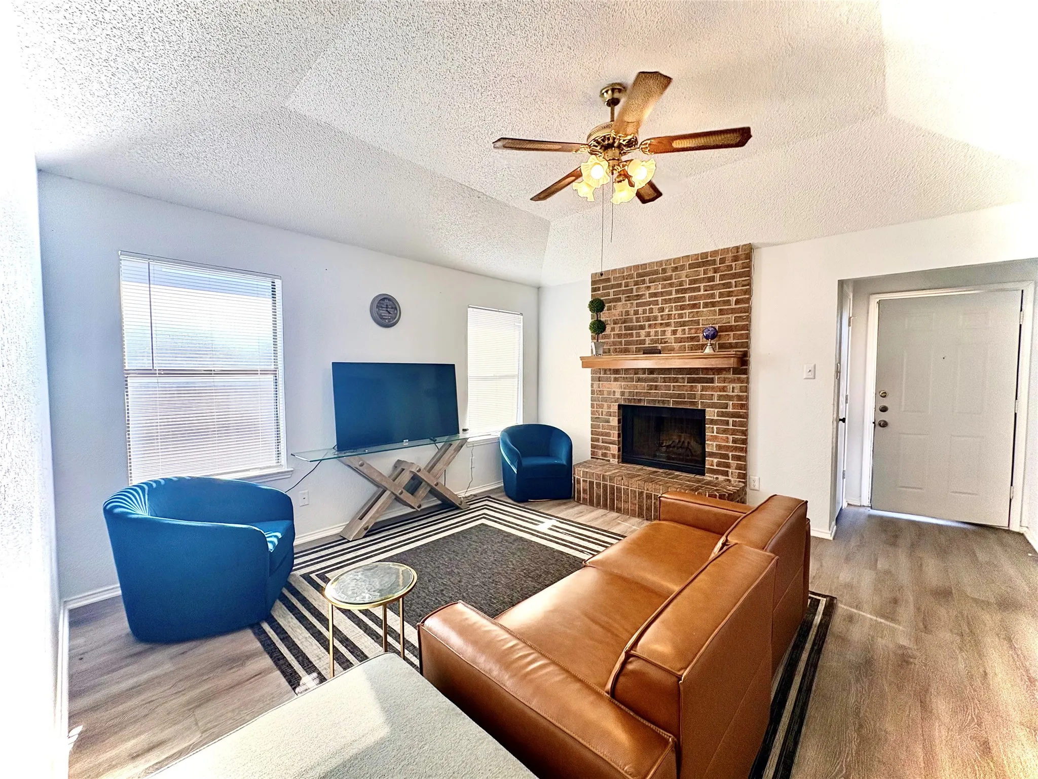 Single Family Residence For Rent in Tarrant County , 1920 San Rafael Street, Fort Worth, Texas 76134, 2 Bedroom, 2 Bathroom, 1 Garage spaces, 2,064 Sqft, built in 1985, mls#21384980, Real Estate Agent in Fort Worth, Homes For Rent in Tarrant county, Homes For Rent in Fort Worth, Realtor in Fort Worth Texas, Real Estate Brokerage Independent Realty Texas, Luminita Cordes Realtor
