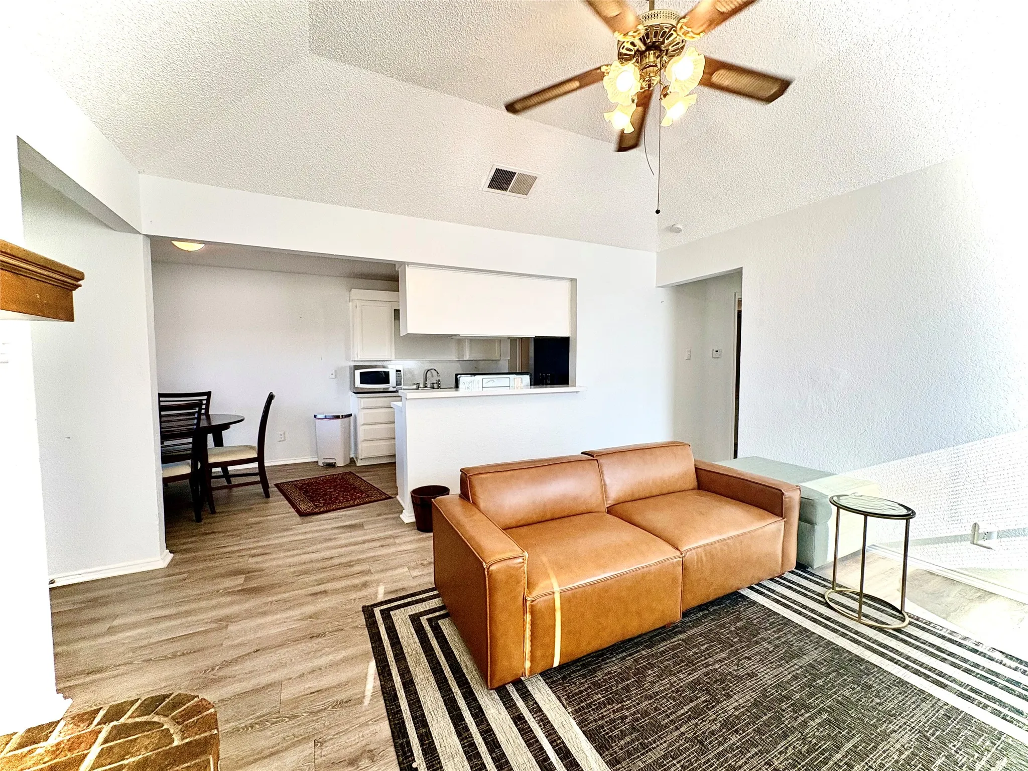 Single Family Residence For Rent in Tarrant County , 1920 San Rafael Street, Fort Worth, Texas 76134, 2 Bedroom, 2 Bathroom, 1 Garage spaces, 2,064 Sqft, built in 1985, mls#21384980, Real Estate Agent in Fort Worth, Homes For Rent in Tarrant county, Homes For Rent in Fort Worth, Realtor in Fort Worth Texas, Real Estate Brokerage Independent Realty Texas, Luminita Cordes Realtor