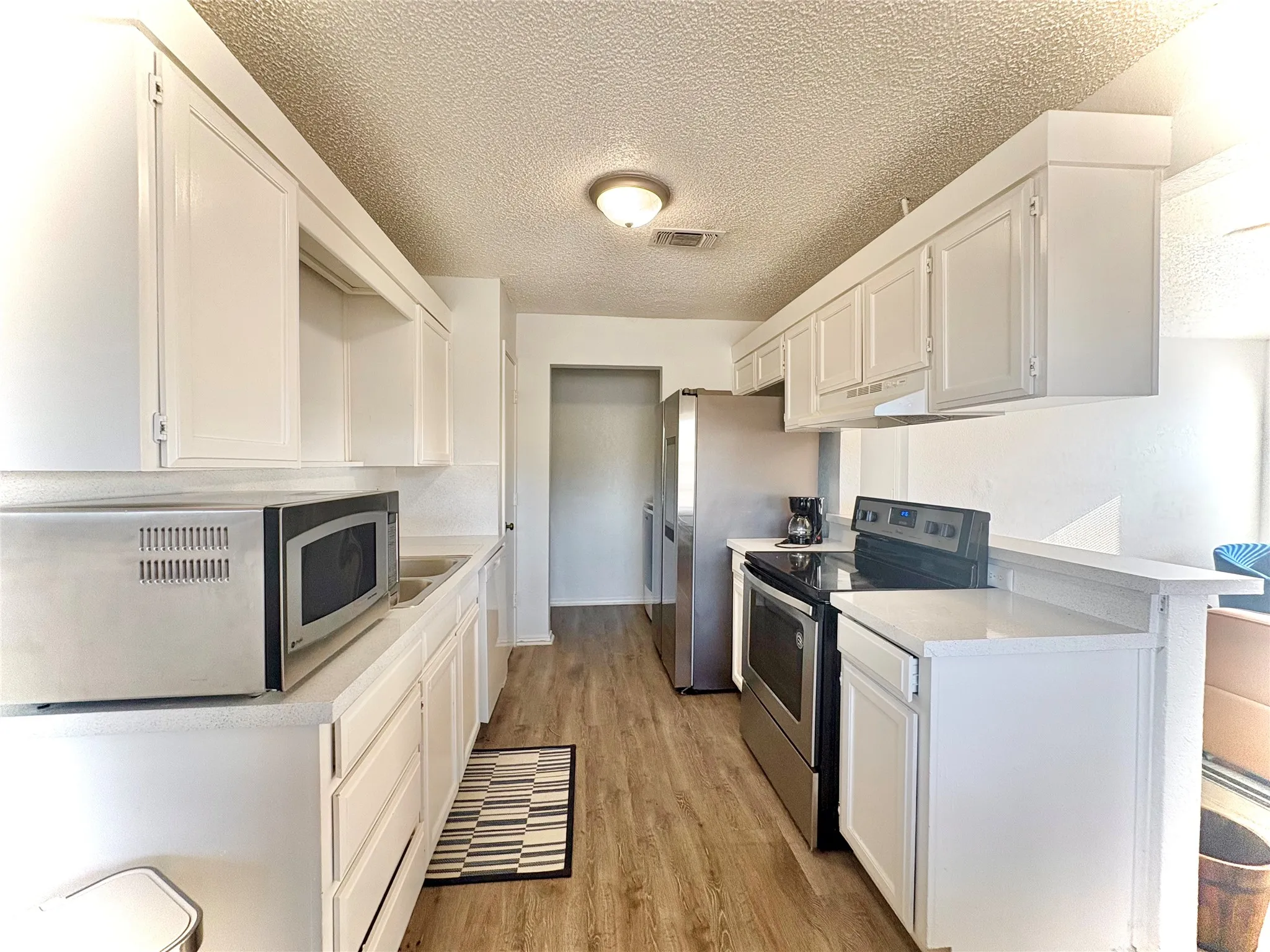 Single Family Residence For Rent in Tarrant County , 1920 San Rafael Street, Fort Worth, Texas 76134, 2 Bedroom, 2 Bathroom, 1 Garage spaces, 2,064 Sqft, built in 1985, mls#21384980, Real Estate Agent in Fort Worth, Homes For Rent in Tarrant county, Homes For Rent in Fort Worth, Realtor in Fort Worth Texas, Real Estate Brokerage Independent Realty Texas, Luminita Cordes Realtor