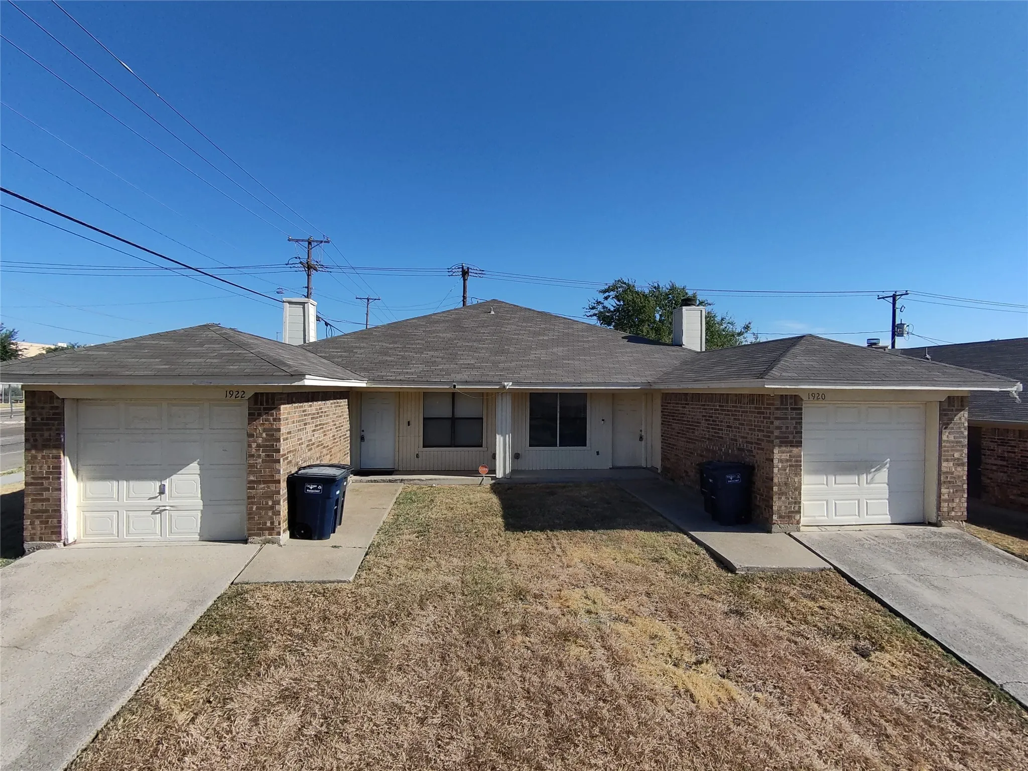 Single Family Residence For Rent in Tarrant County , 1920 San Rafael Street, Fort Worth, Texas 76134, 2 Bedroom, 2 Bathroom, 1 Garage spaces, 2,064 Sqft, built in 1985, mls#21384980, Real Estate Agent in Fort Worth, Homes For Rent in Tarrant county, Homes For Rent in Fort Worth, Realtor in Fort Worth Texas, Real Estate Brokerage Independent Realty Texas, Luminita Cordes Realtor