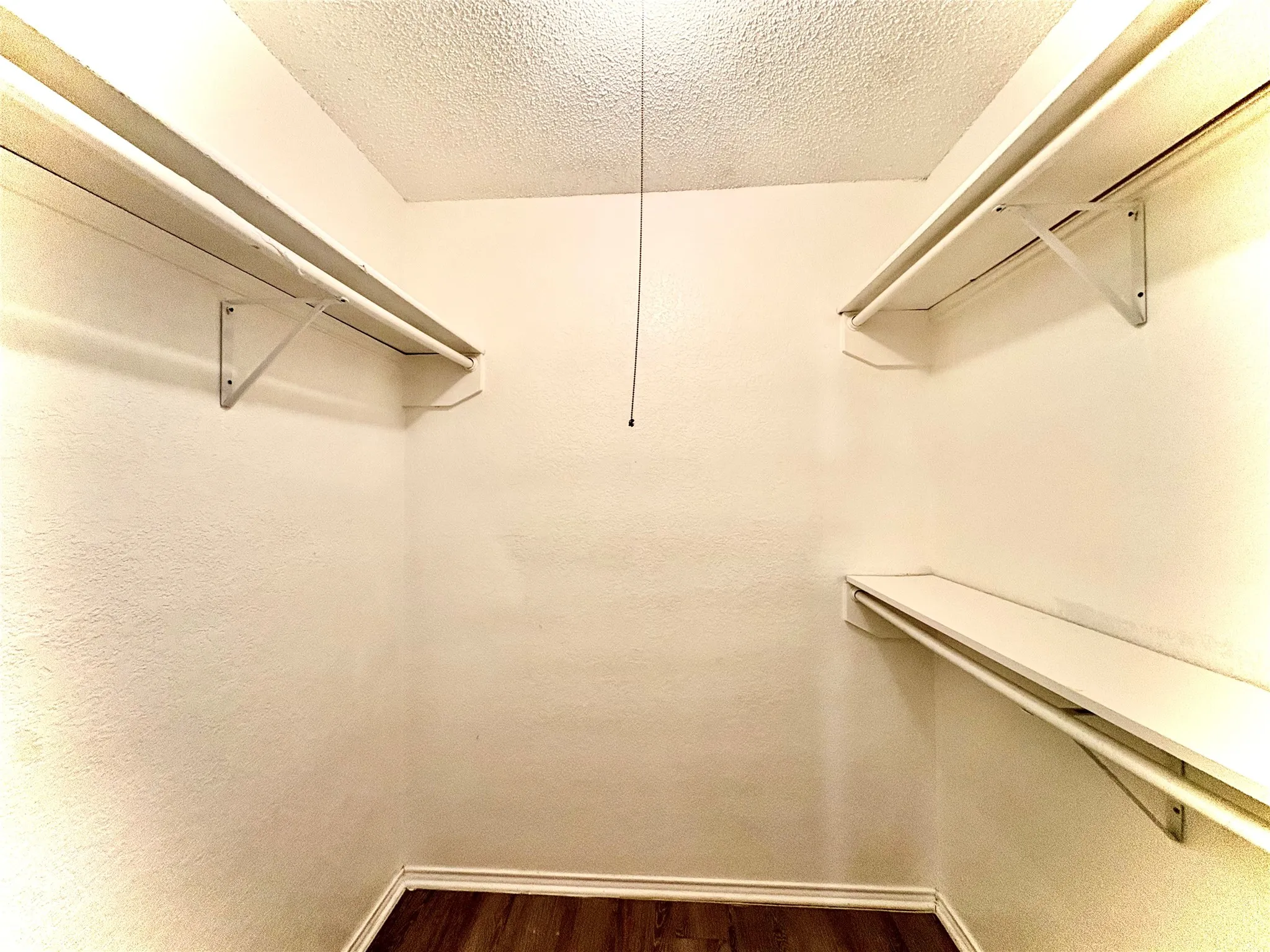 Single Family Residence For Rent in Tarrant County , 1920 San Rafael Street, Fort Worth, Texas 76134, 2 Bedroom, 2 Bathroom, 1 Garage spaces, 2,064 Sqft, built in 1985, mls#21384980, Real Estate Agent in Fort Worth, Homes For Rent in Tarrant county, Homes For Rent in Fort Worth, Realtor in Fort Worth Texas, Real Estate Brokerage Independent Realty Texas, Luminita Cordes Realtor