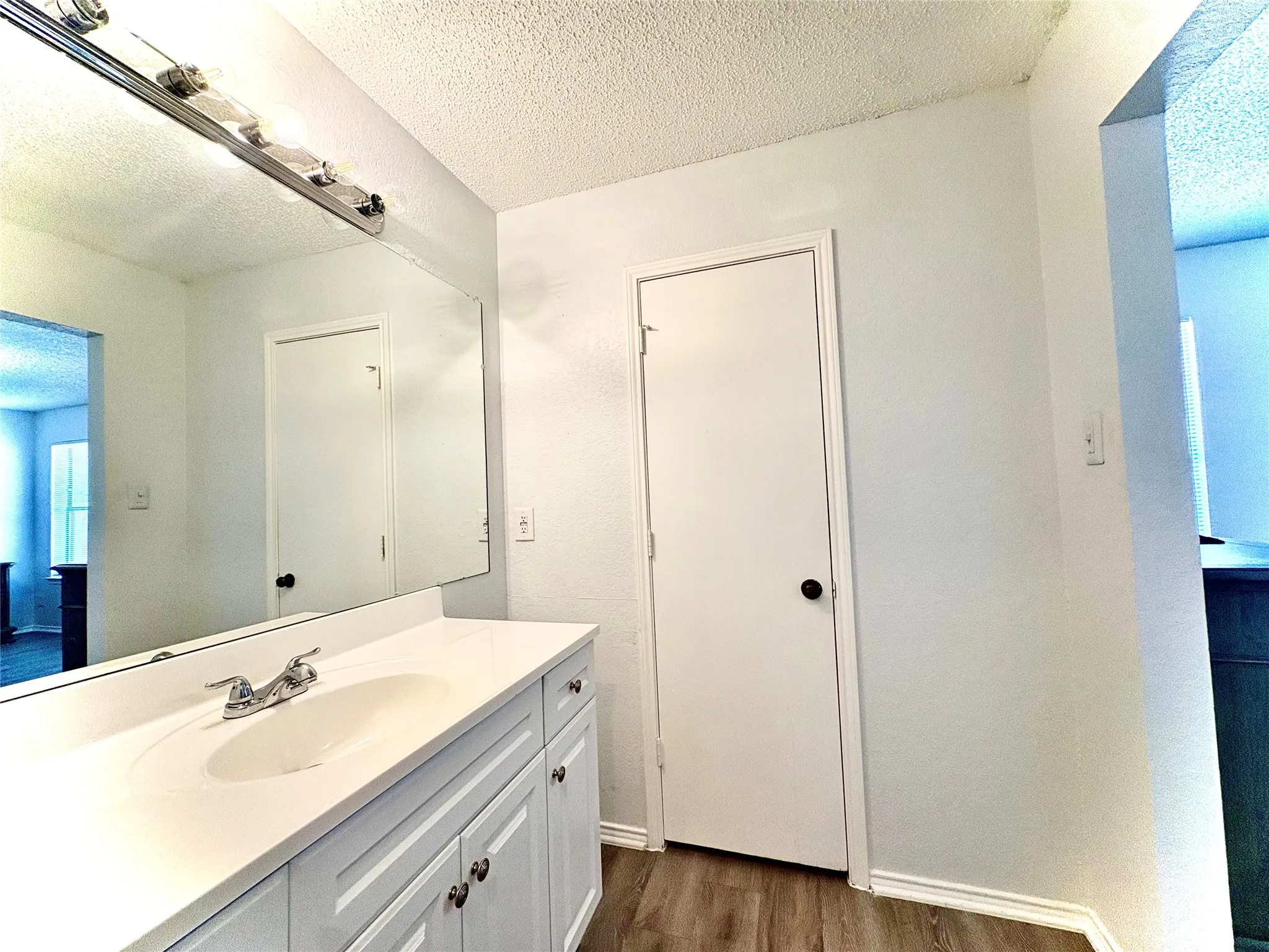 Single Family Residence For Rent in Tarrant County , 1920 San Rafael Street, Fort Worth, Texas 76134, 2 Bedroom, 2 Bathroom, 1 Garage spaces, 2,064 Sqft, built in 1985, mls#21384980, Real Estate Agent in Fort Worth, Homes For Rent in Tarrant county, Homes For Rent in Fort Worth, Realtor in Fort Worth Texas, Real Estate Brokerage Independent Realty Texas, Luminita Cordes Realtor