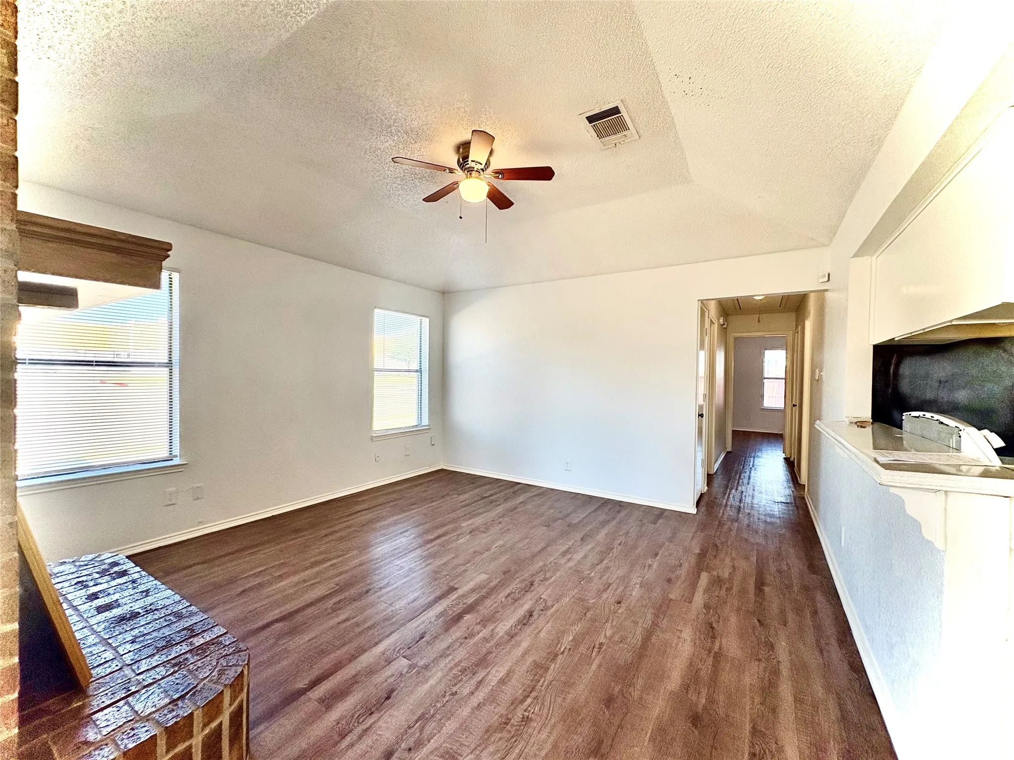 Single Family Residence For Rent in Tarrant County , 1922 San Rafael Street, Fort Worth, Texas 76134, 2 Bedroom, 2 Bathroom, 1 Garage spaces, 2,064 Sqft, built in 1985, mls#21386549, Real Estate Agent in Fort Worth, Homes For Rent in Tarrant county, Homes For Rent in Fort Worth, Realtor in Fort Worth Texas, Real Estate Brokerage Independent Realty Texas, Luminita Cordes Realtor