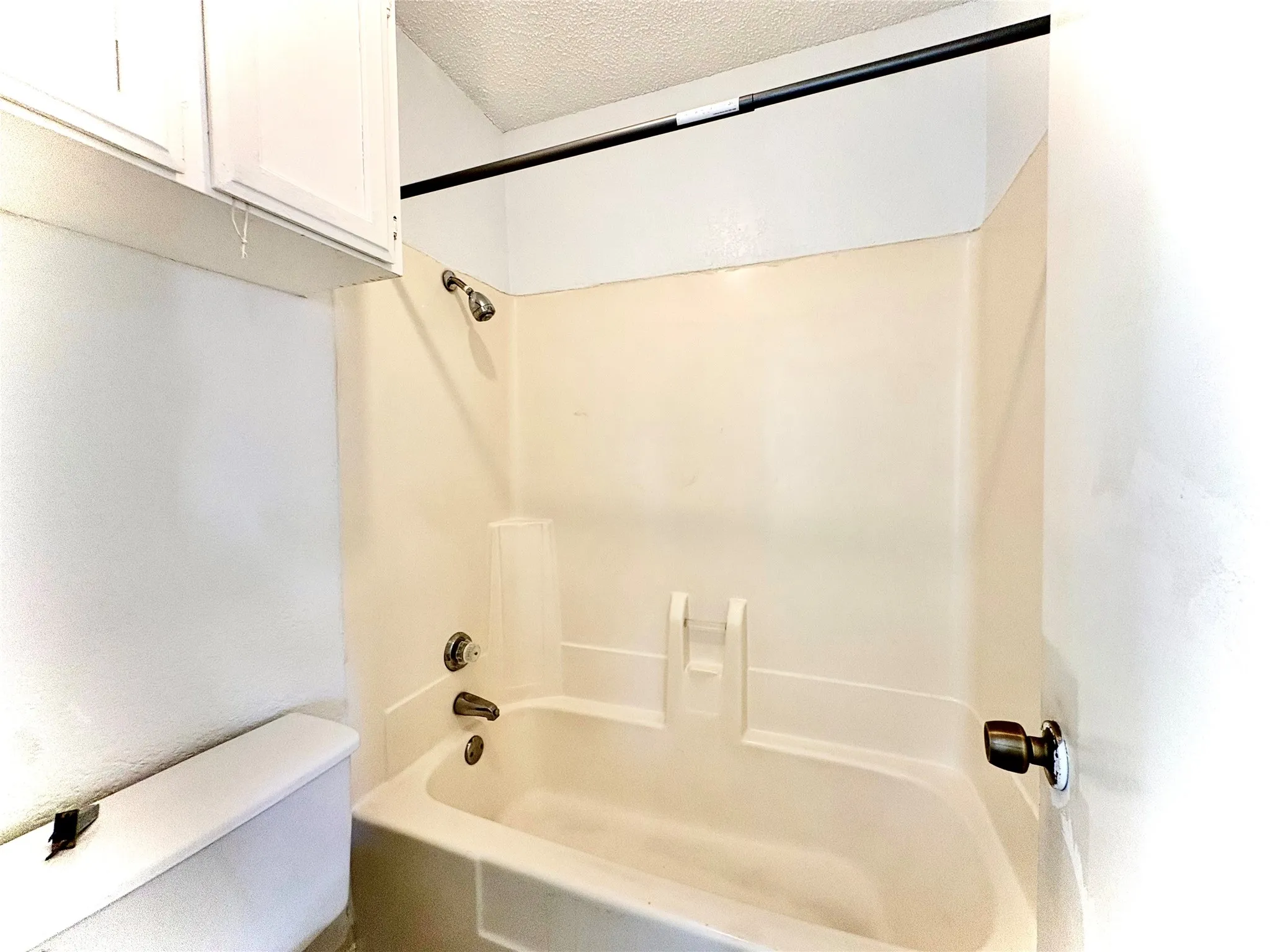 Single Family Residence For Rent in Tarrant County , 1922 San Rafael Street, Fort Worth, Texas 76134, 2 Bedroom, 2 Bathroom, 1 Garage spaces, 2,064 Sqft, built in 1985, mls#21386549, Real Estate Agent in Fort Worth, Homes For Rent in Tarrant county, Homes For Rent in Fort Worth, Realtor in Fort Worth Texas, Real Estate Brokerage Independent Realty Texas, Luminita Cordes Realtor