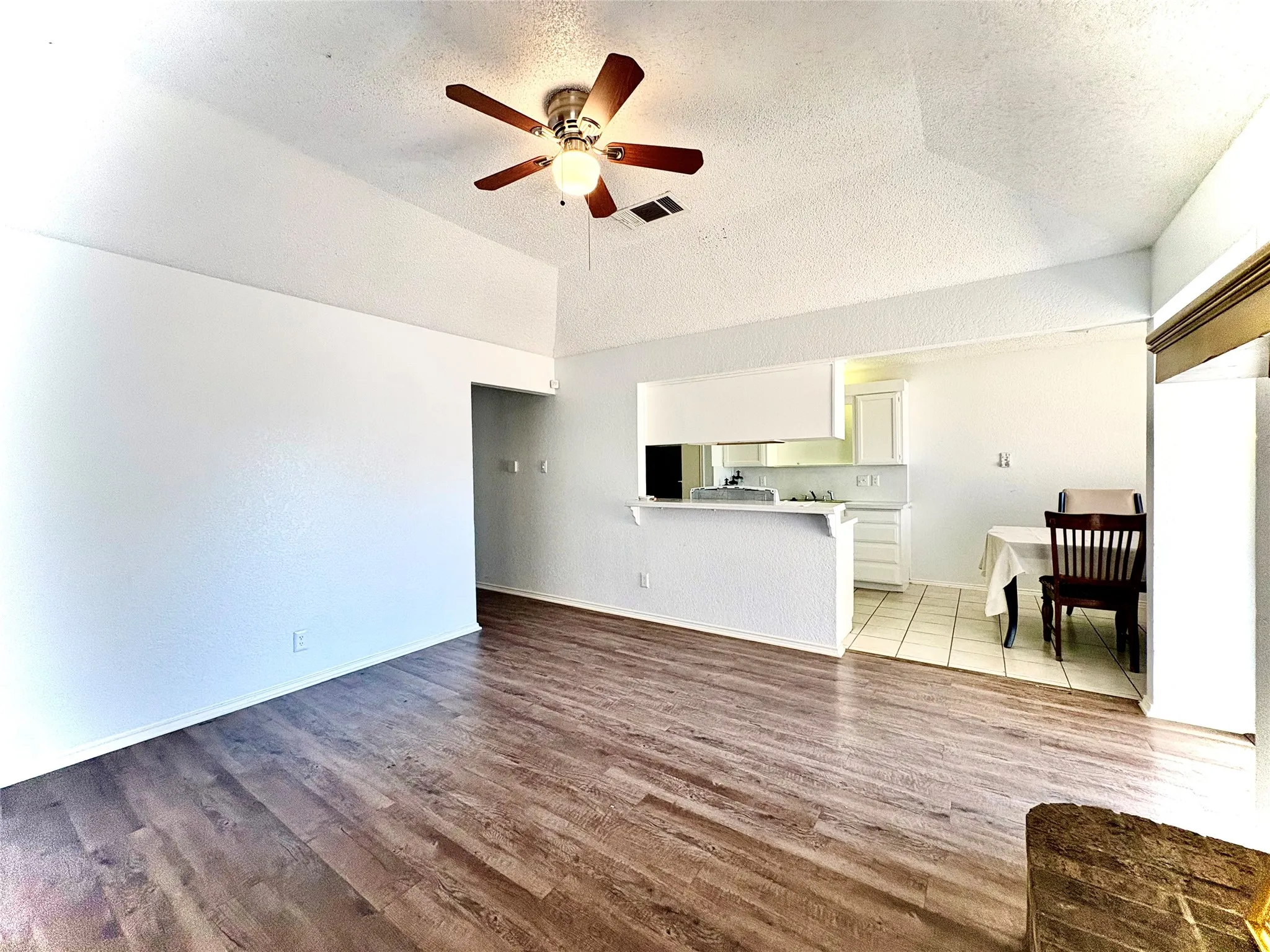 Single Family Residence For Rent in Tarrant County , 1922 San Rafael Street, Fort Worth, Texas 76134, 2 Bedroom, 2 Bathroom, 1 Garage spaces, 2,064 Sqft, built in 1985, mls#21386549, Real Estate Agent in Fort Worth, Homes For Rent in Tarrant county, Homes For Rent in Fort Worth, Realtor in Fort Worth Texas, Real Estate Brokerage Independent Realty Texas, Luminita Cordes Realtor