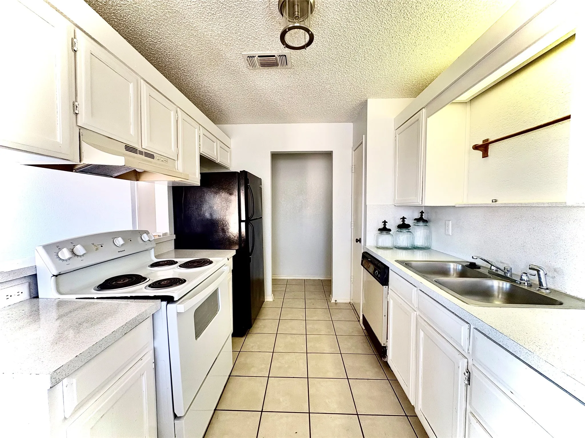 Single Family Residence For Rent in Tarrant County , 1922 San Rafael Street, Fort Worth, Texas 76134, 2 Bedroom, 2 Bathroom, 1 Garage spaces, 2,064 Sqft, built in 1985, mls#21386549, Real Estate Agent in Fort Worth, Homes For Rent in Tarrant county, Homes For Rent in Fort Worth, Realtor in Fort Worth Texas, Real Estate Brokerage Independent Realty Texas, Luminita Cordes Realtor