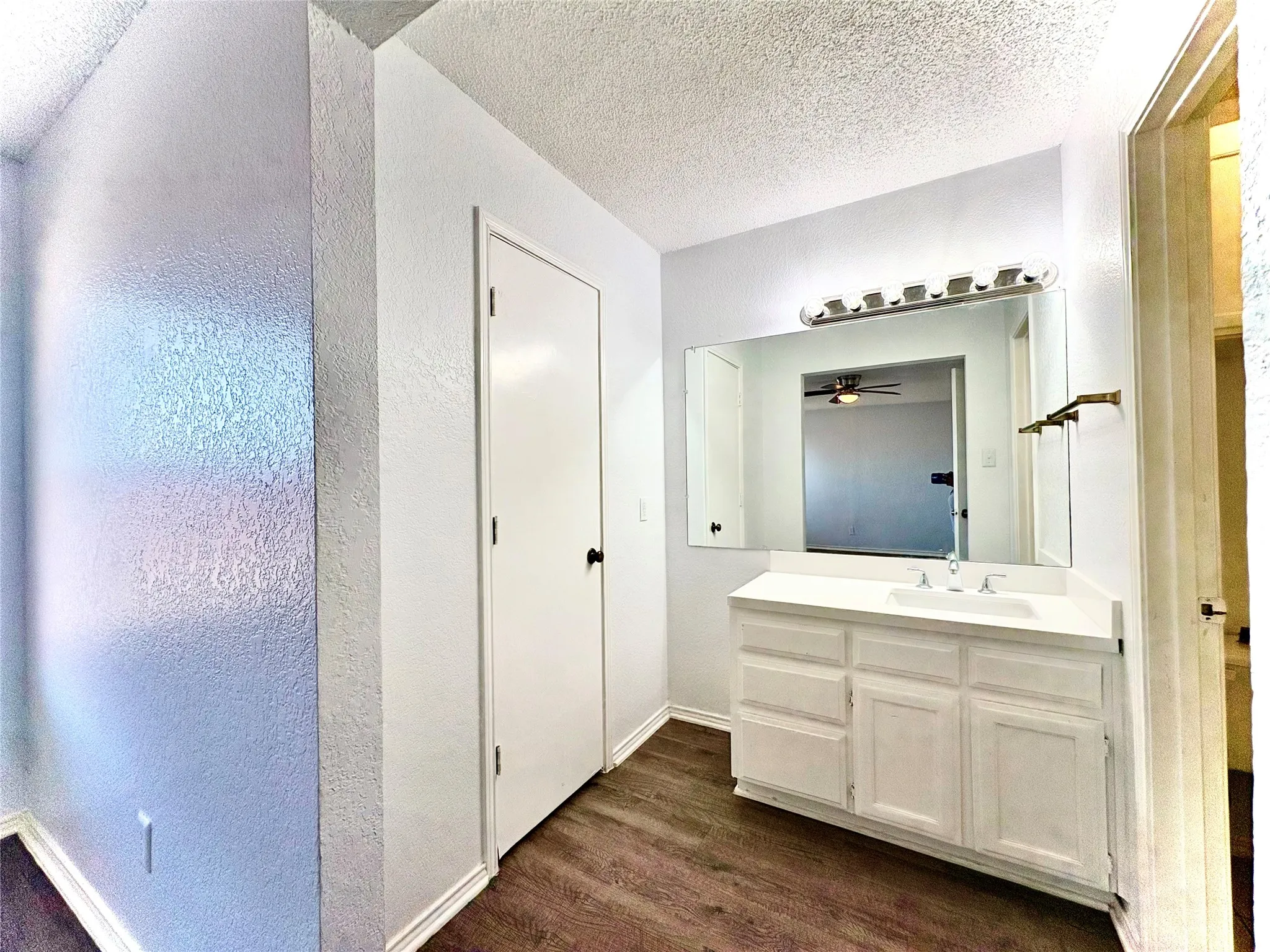 Single Family Residence For Rent in Tarrant County , 1922 San Rafael Street, Fort Worth, Texas 76134, 2 Bedroom, 2 Bathroom, 1 Garage spaces, 2,064 Sqft, built in 1985, mls#21386549, Real Estate Agent in Fort Worth, Homes For Rent in Tarrant county, Homes For Rent in Fort Worth, Realtor in Fort Worth Texas, Real Estate Brokerage Independent Realty Texas, Luminita Cordes Realtor
