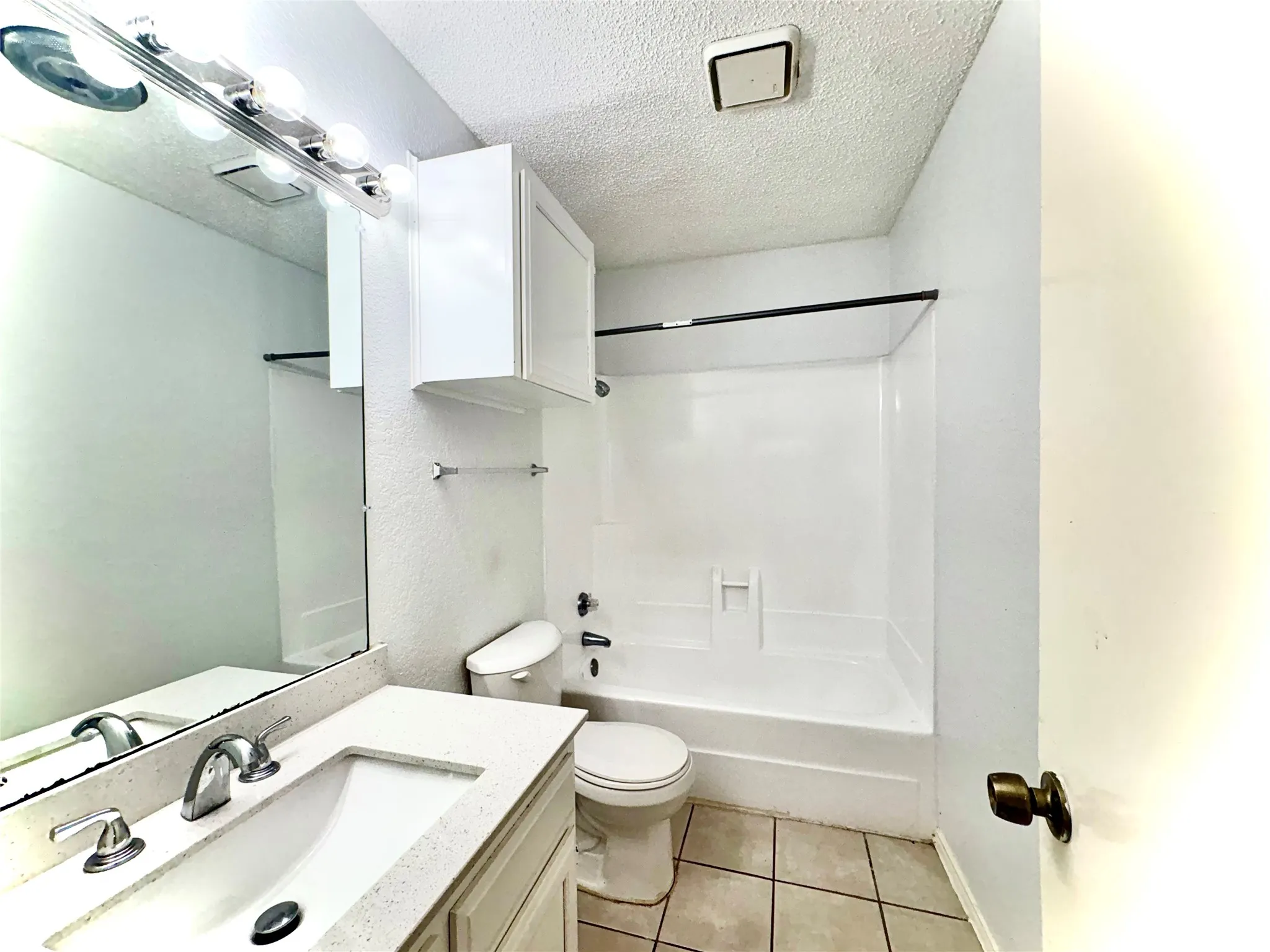 Single Family Residence For Rent in Tarrant County , 1922 San Rafael Street, Fort Worth, Texas 76134, 2 Bedroom, 2 Bathroom, 1 Garage spaces, 2,064 Sqft, built in 1985, mls#21386549, Real Estate Agent in Fort Worth, Homes For Rent in Tarrant county, Homes For Rent in Fort Worth, Realtor in Fort Worth Texas, Real Estate Brokerage Independent Realty Texas, Luminita Cordes Realtor