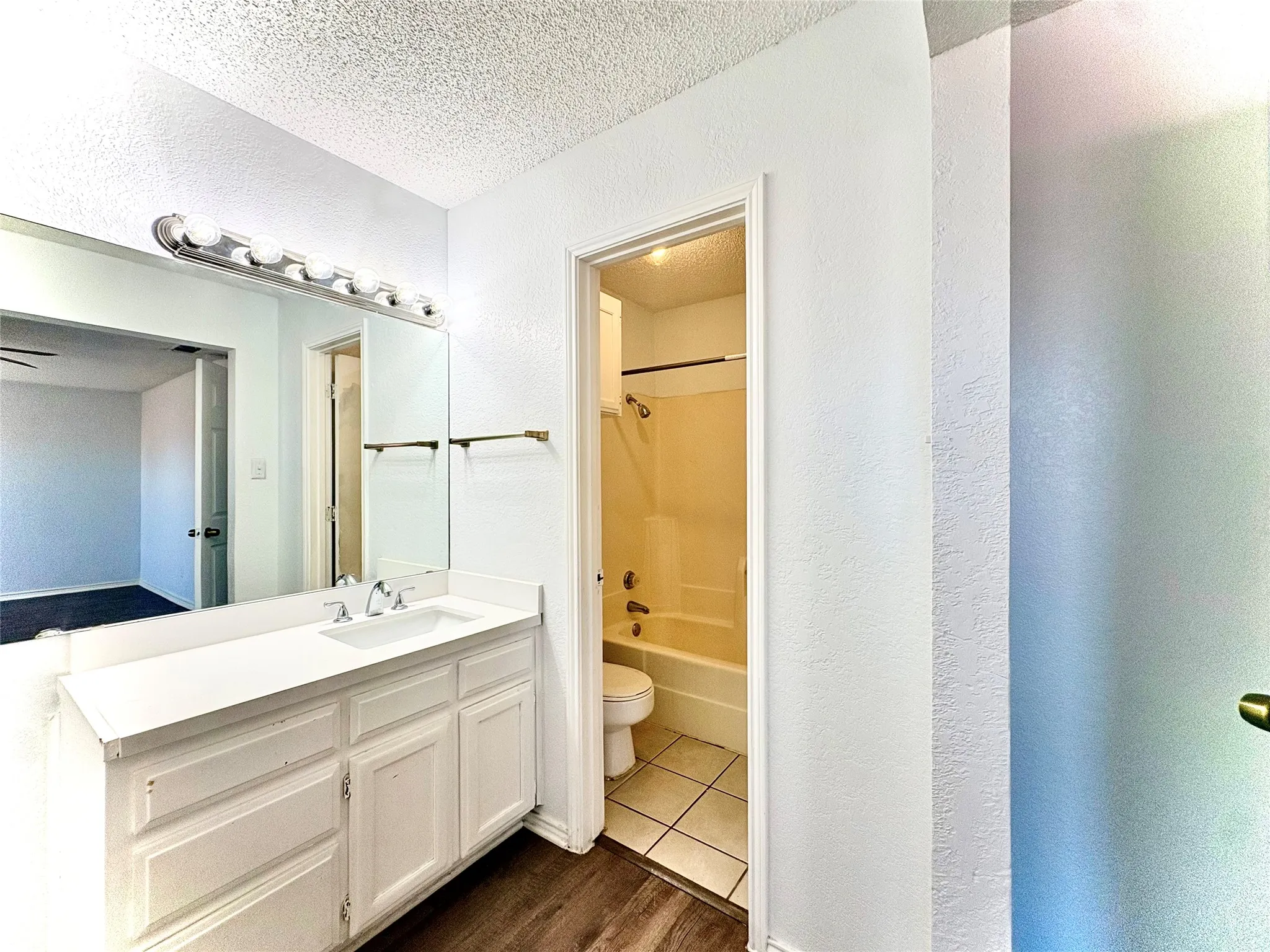 Single Family Residence For Rent in Tarrant County , 1922 San Rafael Street, Fort Worth, Texas 76134, 2 Bedroom, 2 Bathroom, 1 Garage spaces, 2,064 Sqft, built in 1985, mls#21386549, Real Estate Agent in Fort Worth, Homes For Rent in Tarrant county, Homes For Rent in Fort Worth, Realtor in Fort Worth Texas, Real Estate Brokerage Independent Realty Texas, Luminita Cordes Realtor