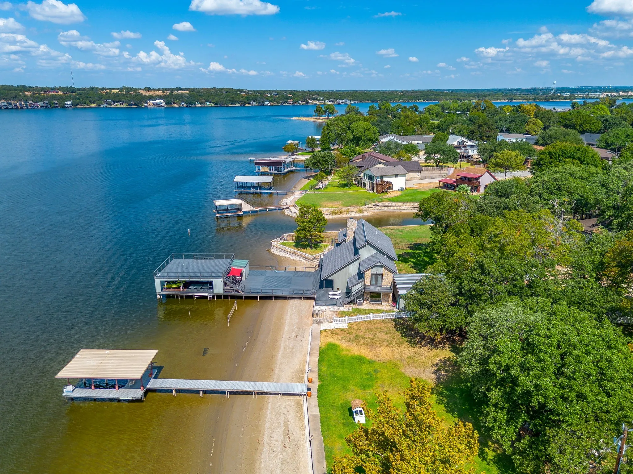 Single Family Residence For Sale in Hood County , 4500 Sherry Court, Granbury, Texas 76049, 3 Bedroom, 4 Bathroom, 2 Garage spaces, 3,494 Sqft, built in 1985, mls#21384991, Real Estate Agent in Granbury, Homes For Sale in Hood county, Homes For Sale in Granbury, Realtor in Granbury Texas, Real Estate Brokerage Independent Realty Texas, Luminita Cordes Realtor