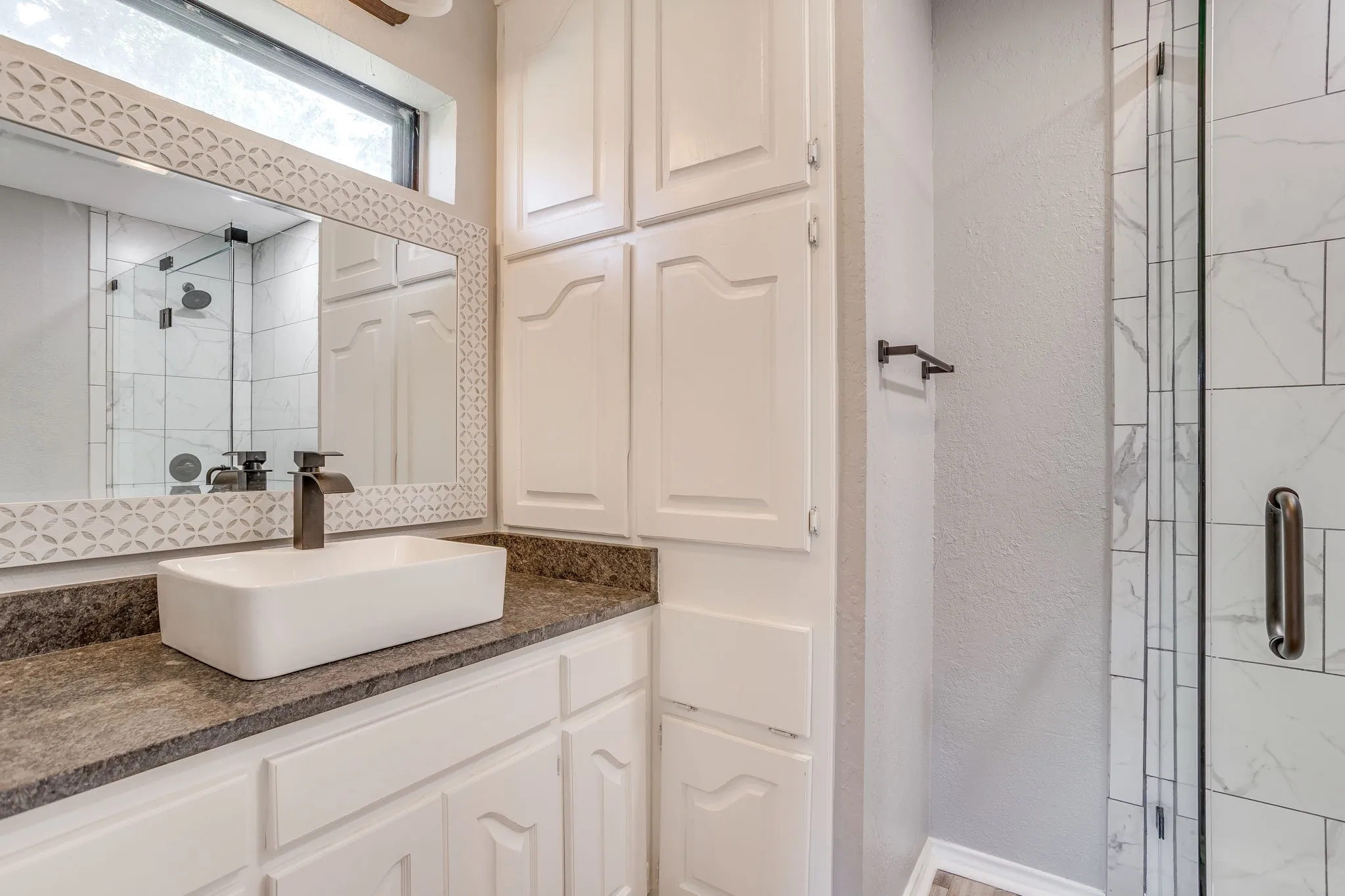 Single Family Residence For Sale in Hood County , 4500 Sherry Court, Granbury, Texas 76049, 3 Bedroom, 4 Bathroom, 2 Garage spaces, 3,494 Sqft, built in 1985, mls#21384991, Real Estate Agent in Granbury, Homes For Sale in Hood county, Homes For Sale in Granbury, Realtor in Granbury Texas, Real Estate Brokerage Independent Realty Texas, Luminita Cordes Realtor
