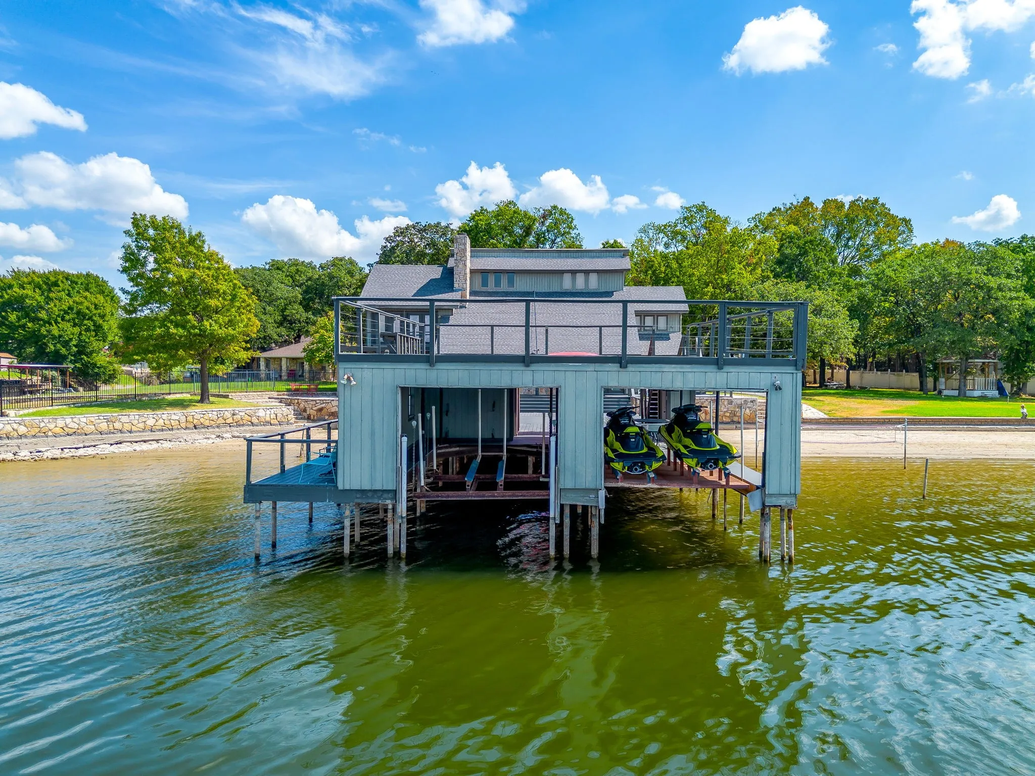 Single Family Residence For Sale in Hood County , 4500 Sherry Court, Granbury, Texas 76049, 3 Bedroom, 4 Bathroom, 2 Garage spaces, 3,494 Sqft, built in 1985, mls#21384991, Real Estate Agent in Granbury, Homes For Sale in Hood county, Homes For Sale in Granbury, Realtor in Granbury Texas, Real Estate Brokerage Independent Realty Texas, Luminita Cordes Realtor