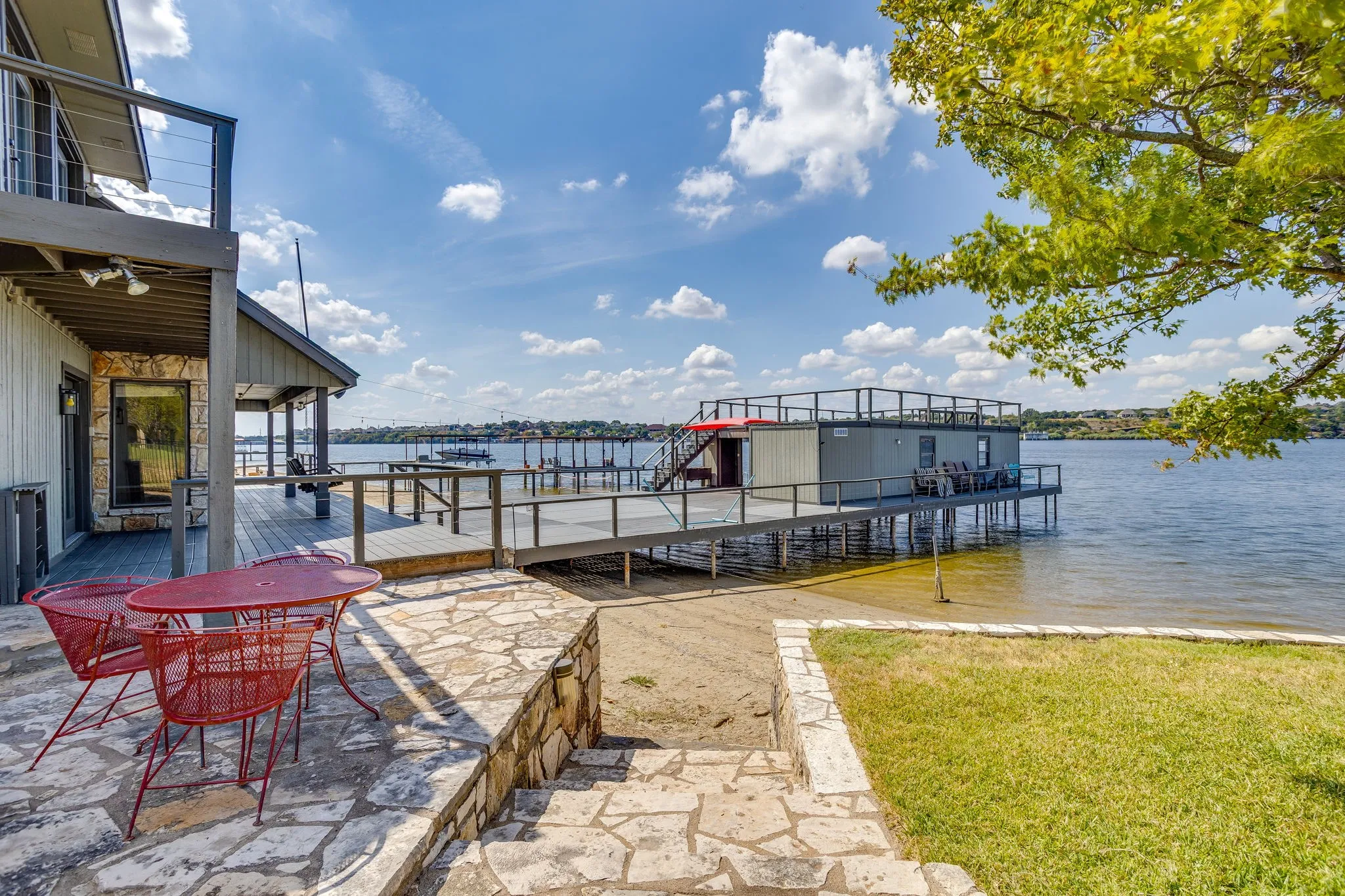 Single Family Residence For Sale in Hood County , 4500 Sherry Court, Granbury, Texas 76049, 3 Bedroom, 4 Bathroom, 2 Garage spaces, 3,494 Sqft, built in 1985, mls#21384991, Real Estate Agent in Granbury, Homes For Sale in Hood county, Homes For Sale in Granbury, Realtor in Granbury Texas, Real Estate Brokerage Independent Realty Texas, Luminita Cordes Realtor