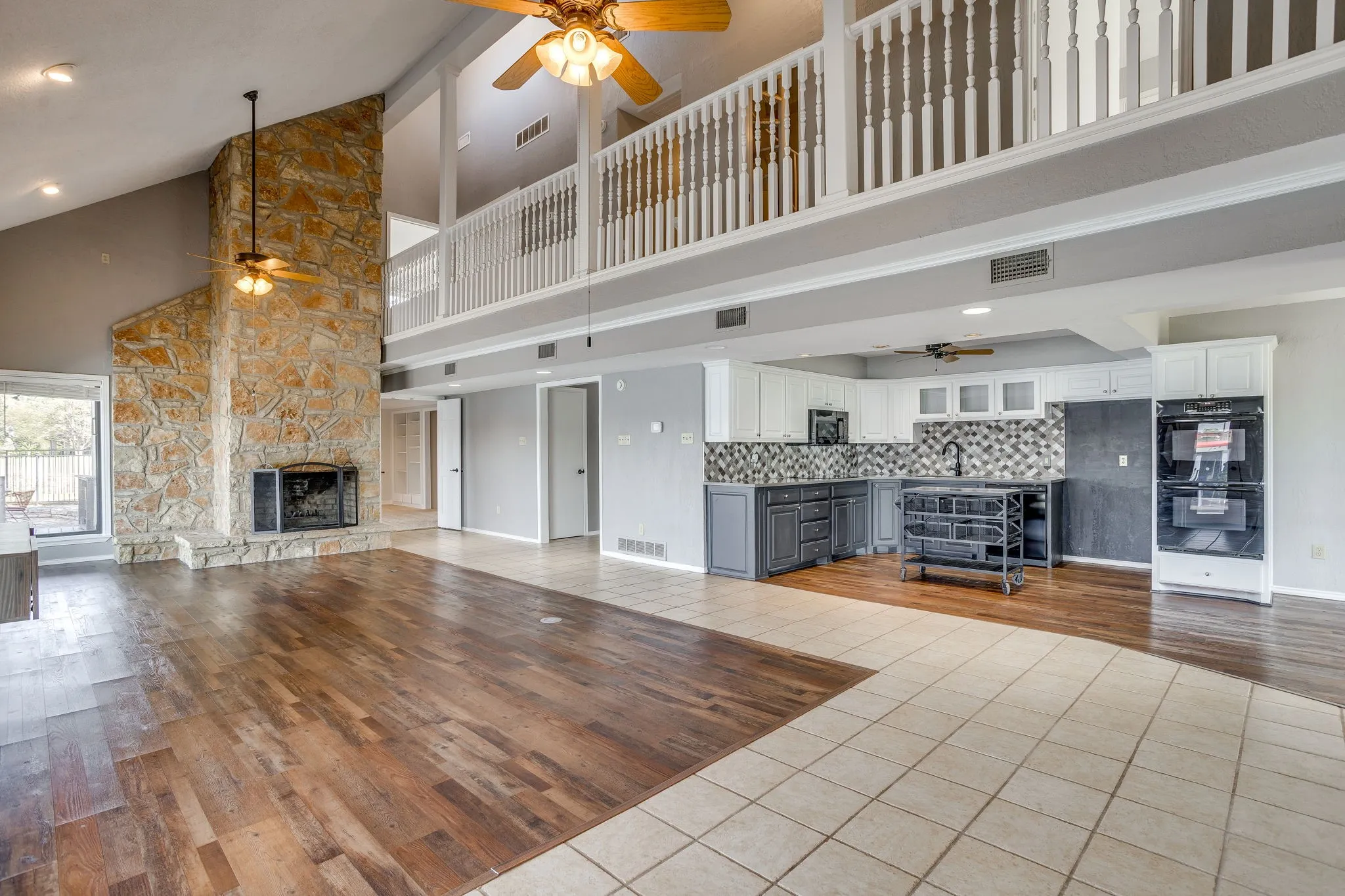 Single Family Residence For Sale in Hood County , 4500 Sherry Court, Granbury, Texas 76049, 3 Bedroom, 4 Bathroom, 2 Garage spaces, 3,494 Sqft, built in 1985, mls#21384991, Real Estate Agent in Granbury, Homes For Sale in Hood county, Homes For Sale in Granbury, Realtor in Granbury Texas, Real Estate Brokerage Independent Realty Texas, Luminita Cordes Realtor