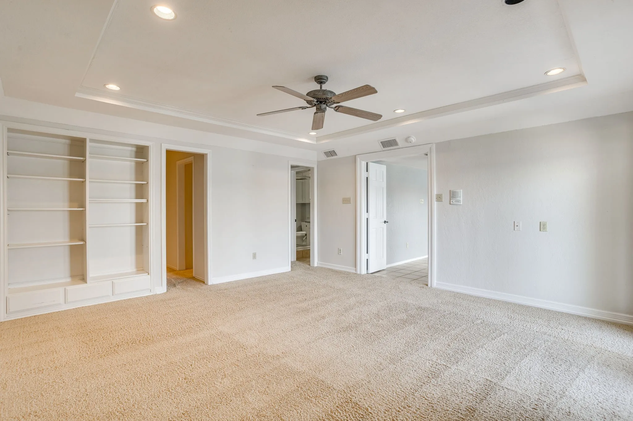 Single Family Residence For Sale in Hood County , 4500 Sherry Court, Granbury, Texas 76049, 3 Bedroom, 4 Bathroom, 2 Garage spaces, 3,494 Sqft, built in 1985, mls#21384991, Real Estate Agent in Granbury, Homes For Sale in Hood county, Homes For Sale in Granbury, Realtor in Granbury Texas, Real Estate Brokerage Independent Realty Texas, Luminita Cordes Realtor