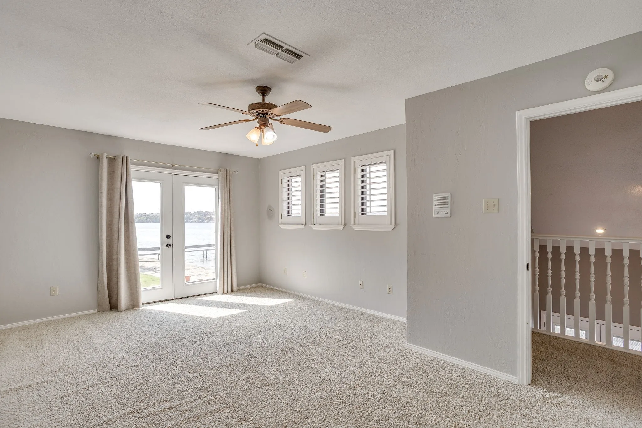 Single Family Residence For Sale in Hood County , 4500 Sherry Court, Granbury, Texas 76049, 3 Bedroom, 4 Bathroom, 2 Garage spaces, 3,494 Sqft, built in 1985, mls#21384991, Real Estate Agent in Granbury, Homes For Sale in Hood county, Homes For Sale in Granbury, Realtor in Granbury Texas, Real Estate Brokerage Independent Realty Texas, Luminita Cordes Realtor