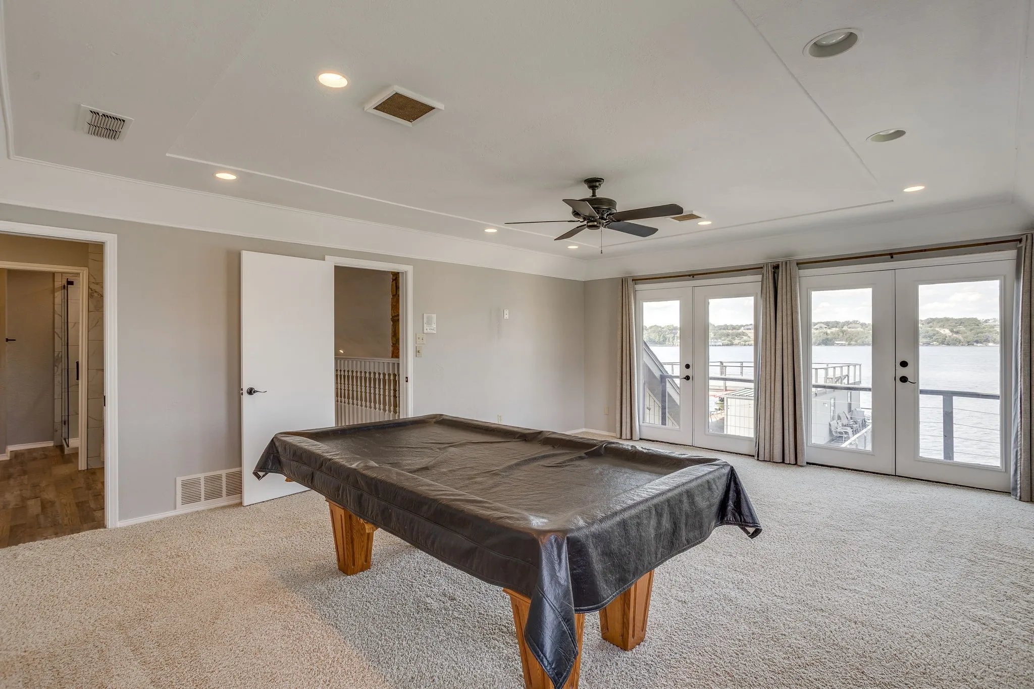 Single Family Residence For Sale in Hood County , 4500 Sherry Court, Granbury, Texas 76049, 3 Bedroom, 4 Bathroom, 2 Garage spaces, 3,494 Sqft, built in 1985, mls#21384991, Real Estate Agent in Granbury, Homes For Sale in Hood county, Homes For Sale in Granbury, Realtor in Granbury Texas, Real Estate Brokerage Independent Realty Texas, Luminita Cordes Realtor