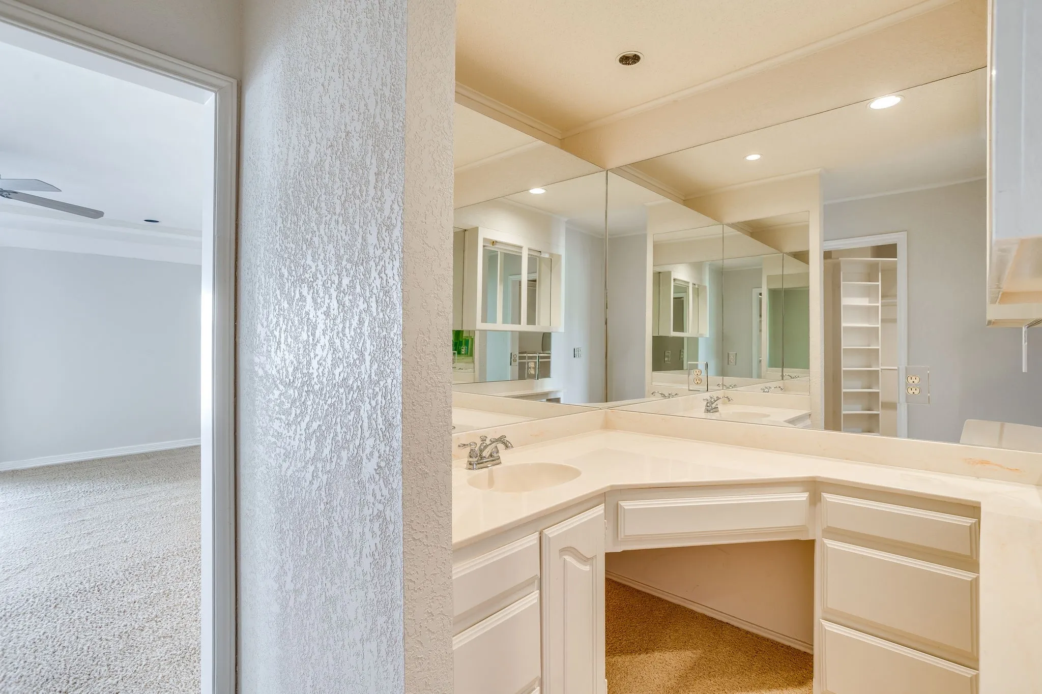 Single Family Residence For Sale in Hood County , 4500 Sherry Court, Granbury, Texas 76049, 3 Bedroom, 4 Bathroom, 2 Garage spaces, 3,494 Sqft, built in 1985, mls#21384991, Real Estate Agent in Granbury, Homes For Sale in Hood county, Homes For Sale in Granbury, Realtor in Granbury Texas, Real Estate Brokerage Independent Realty Texas, Luminita Cordes Realtor