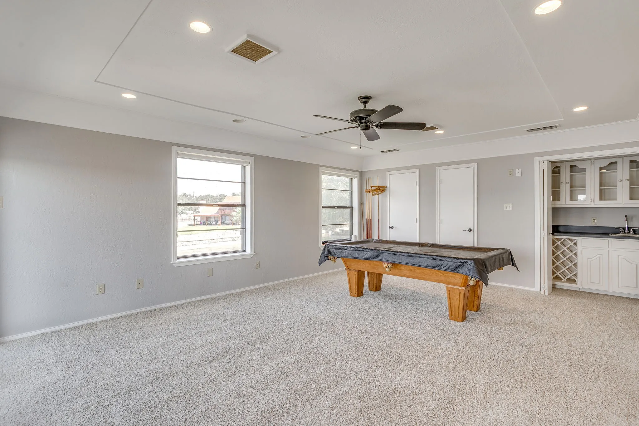 Single Family Residence For Sale in Hood County , 4500 Sherry Court, Granbury, Texas 76049, 3 Bedroom, 4 Bathroom, 2 Garage spaces, 3,494 Sqft, built in 1985, mls#21384991, Real Estate Agent in Granbury, Homes For Sale in Hood county, Homes For Sale in Granbury, Realtor in Granbury Texas, Real Estate Brokerage Independent Realty Texas, Luminita Cordes Realtor