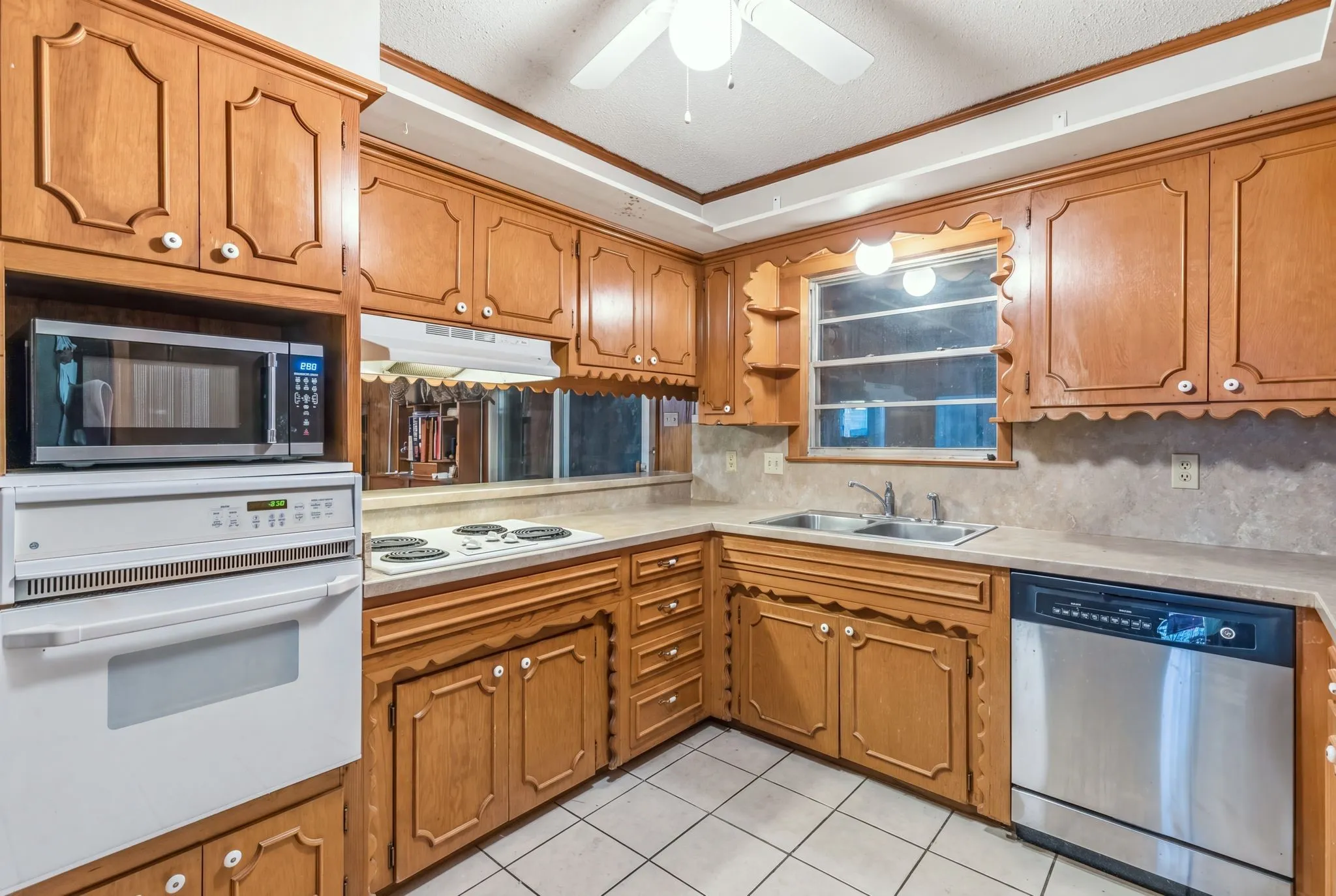 Single Family Residence For Sale in Hunt County , 6400 Chapman Drive, Greenville, Texas 75402, 4 Bedroom, 3 Bathroom, 2 Garage spaces, 2,460 Sqft, built in 1965, mls#21385552, Real Estate Agent in Greenville, Homes For Sale in Hunt county, Homes For Sale in Greenville, Realtor in Greenville Texas, Real Estate Brokerage Independent Realty Texas, Luminita Cordes Realtor
