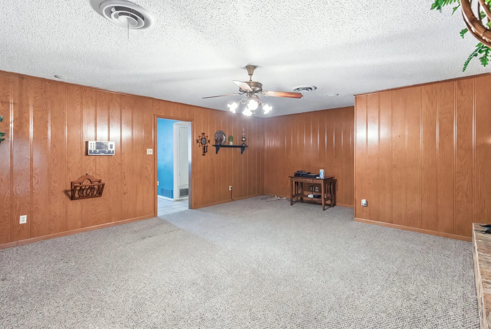 Single Family Residence For Sale in Hunt County , 6400 Chapman Drive, Greenville, Texas 75402, 4 Bedroom, 3 Bathroom, 2 Garage spaces, 2,460 Sqft, built in 1965, mls#21385552, Real Estate Agent in Greenville, Homes For Sale in Hunt county, Homes For Sale in Greenville, Realtor in Greenville Texas, Real Estate Brokerage Independent Realty Texas, Luminita Cordes Realtor