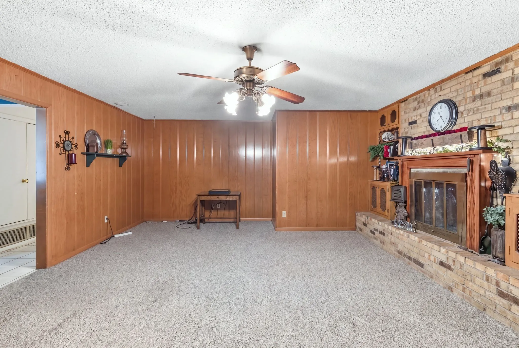 Single Family Residence For Sale in Hunt County , 6400 Chapman Drive, Greenville, Texas 75402, 4 Bedroom, 3 Bathroom, 2 Garage spaces, 2,460 Sqft, built in 1965, mls#21385552, Real Estate Agent in Greenville, Homes For Sale in Hunt county, Homes For Sale in Greenville, Realtor in Greenville Texas, Real Estate Brokerage Independent Realty Texas, Luminita Cordes Realtor