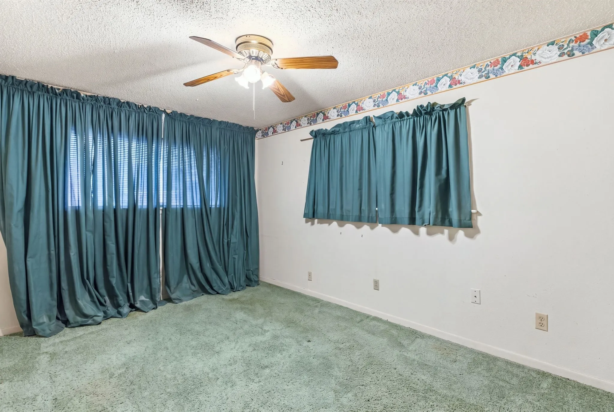 Single Family Residence For Sale in Hunt County , 6400 Chapman Drive, Greenville, Texas 75402, 4 Bedroom, 3 Bathroom, 2 Garage spaces, 2,460 Sqft, built in 1965, mls#21385552, Real Estate Agent in Greenville, Homes For Sale in Hunt county, Homes For Sale in Greenville, Realtor in Greenville Texas, Real Estate Brokerage Independent Realty Texas, Luminita Cordes Realtor