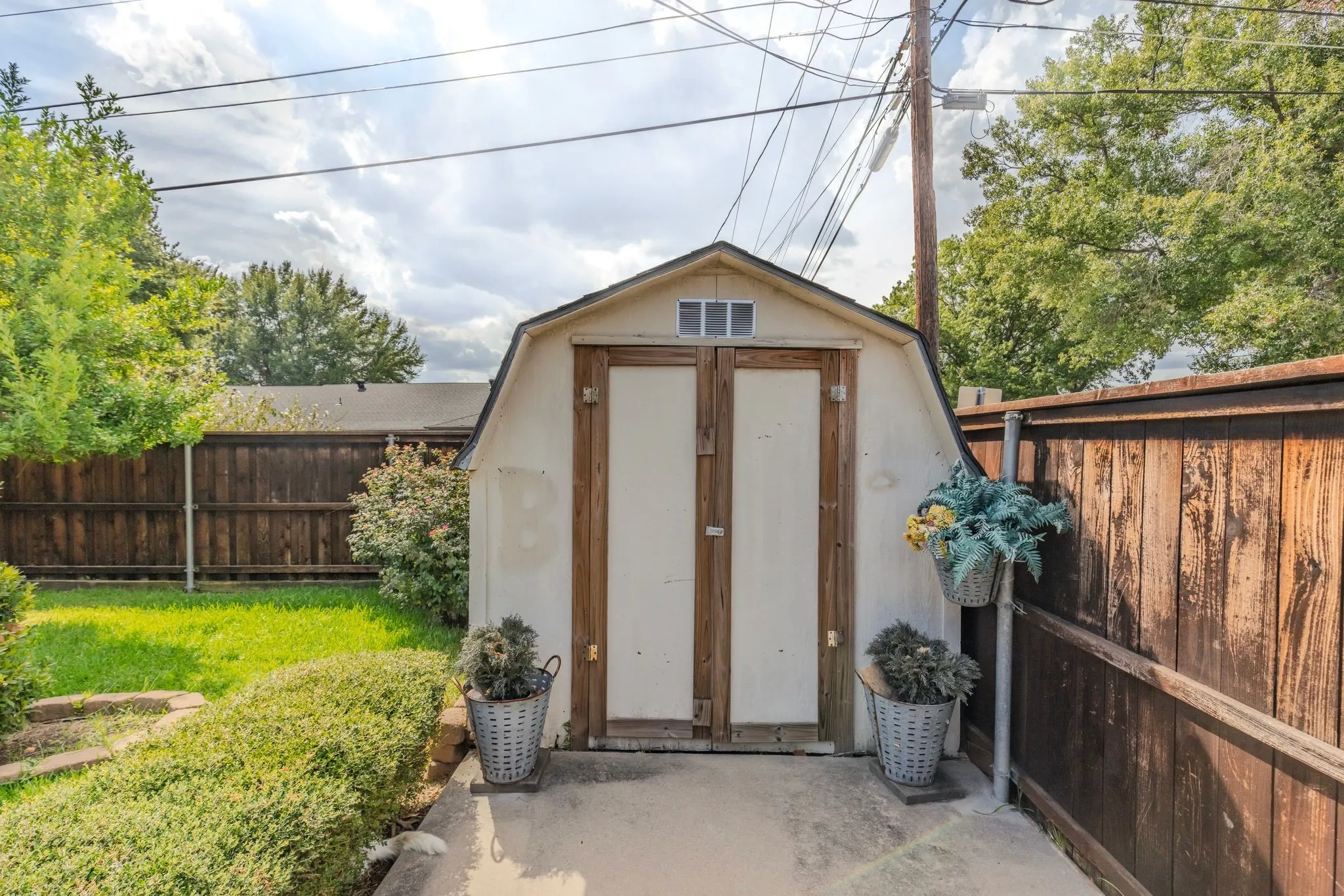 Single Family Residence For Sale in Hunt County , 6400 Chapman Drive, Greenville, Texas 75402, 4 Bedroom, 3 Bathroom, 2 Garage spaces, 2,460 Sqft, built in 1965, mls#21385552, Real Estate Agent in Greenville, Homes For Sale in Hunt county, Homes For Sale in Greenville, Realtor in Greenville Texas, Real Estate Brokerage Independent Realty Texas, Luminita Cordes Realtor