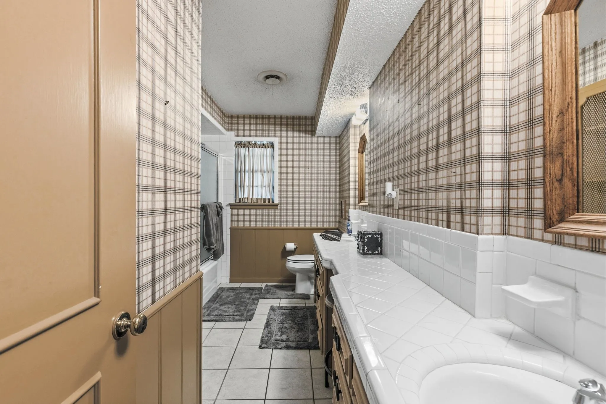 Single Family Residence For Sale in Hunt County , 6400 Chapman Drive, Greenville, Texas 75402, 4 Bedroom, 3 Bathroom, 2 Garage spaces, 2,460 Sqft, built in 1965, mls#21385552, Real Estate Agent in Greenville, Homes For Sale in Hunt county, Homes For Sale in Greenville, Realtor in Greenville Texas, Real Estate Brokerage Independent Realty Texas, Luminita Cordes Realtor