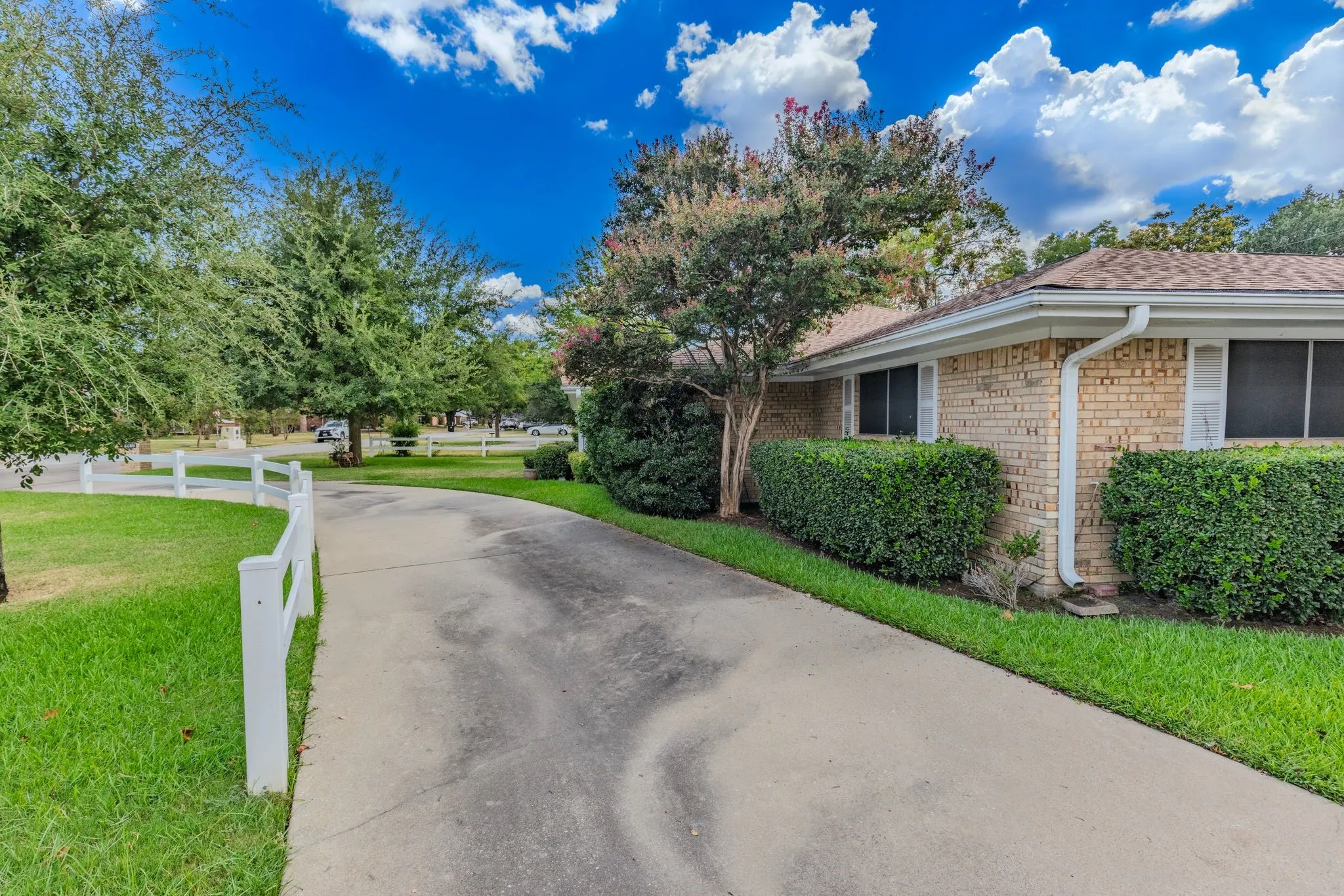 Single Family Residence For Sale in Hunt County , 6400 Chapman Drive, Greenville, Texas 75402, 4 Bedroom, 3 Bathroom, 2 Garage spaces, 2,460 Sqft, built in 1965, mls#21385552, Real Estate Agent in Greenville, Homes For Sale in Hunt county, Homes For Sale in Greenville, Realtor in Greenville Texas, Real Estate Brokerage Independent Realty Texas, Luminita Cordes Realtor