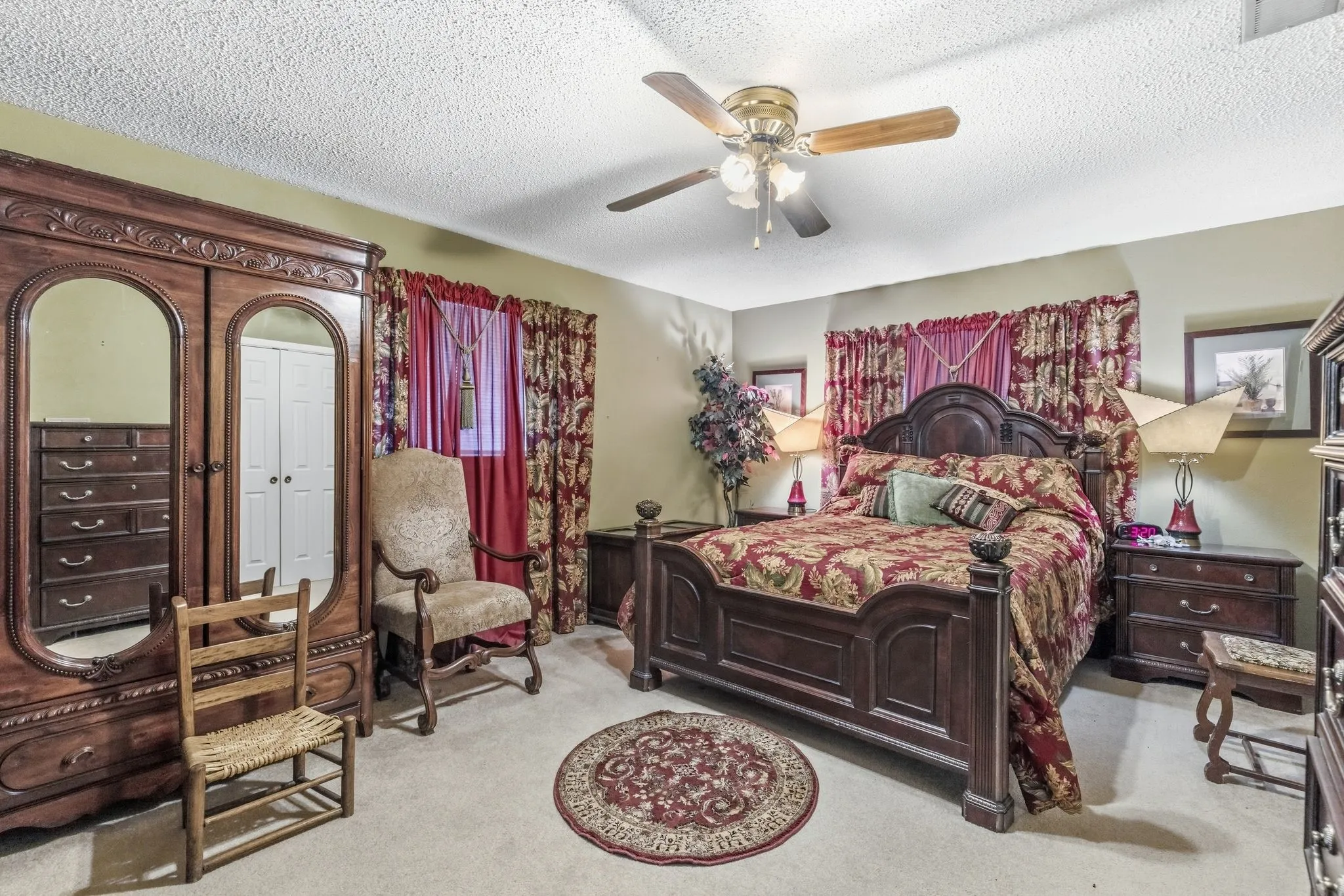 Single Family Residence For Sale in Hunt County , 6400 Chapman Drive, Greenville, Texas 75402, 4 Bedroom, 3 Bathroom, 2 Garage spaces, 2,460 Sqft, built in 1965, mls#21385552, Real Estate Agent in Greenville, Homes For Sale in Hunt county, Homes For Sale in Greenville, Realtor in Greenville Texas, Real Estate Brokerage Independent Realty Texas, Luminita Cordes Realtor