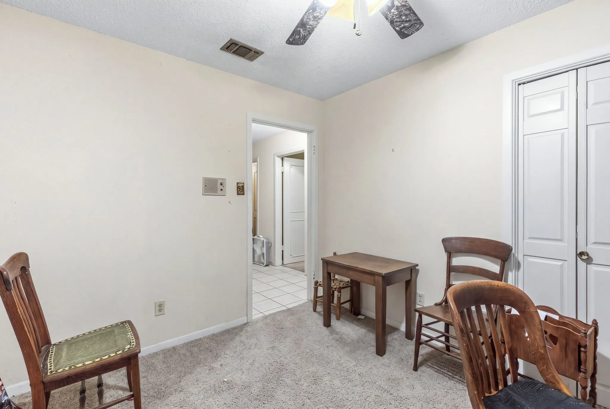 Single Family Residence For Sale in Hunt County , 6400 Chapman Drive, Greenville, Texas 75402, 4 Bedroom, 3 Bathroom, 2 Garage spaces, 2,460 Sqft, built in 1965, mls#21385552, Real Estate Agent in Greenville, Homes For Sale in Hunt county, Homes For Sale in Greenville, Realtor in Greenville Texas, Real Estate Brokerage Independent Realty Texas, Luminita Cordes Realtor