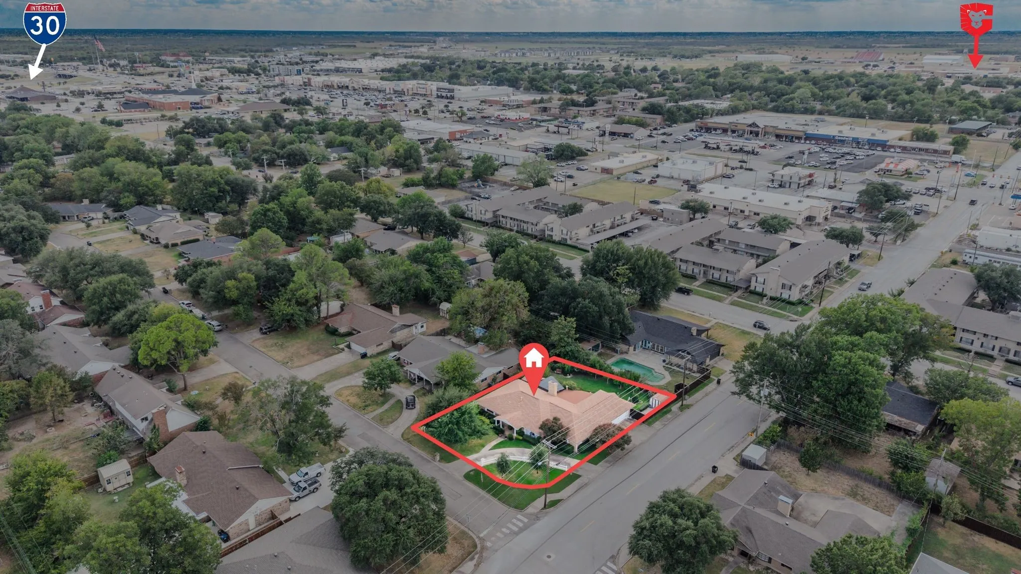 Single Family Residence For Sale in Hunt County , 6400 Chapman Drive, Greenville, Texas 75402, 4 Bedroom, 3 Bathroom, 2 Garage spaces, 2,460 Sqft, built in 1965, mls#21385552, Real Estate Agent in Greenville, Homes For Sale in Hunt county, Homes For Sale in Greenville, Realtor in Greenville Texas, Real Estate Brokerage Independent Realty Texas, Luminita Cordes Realtor
