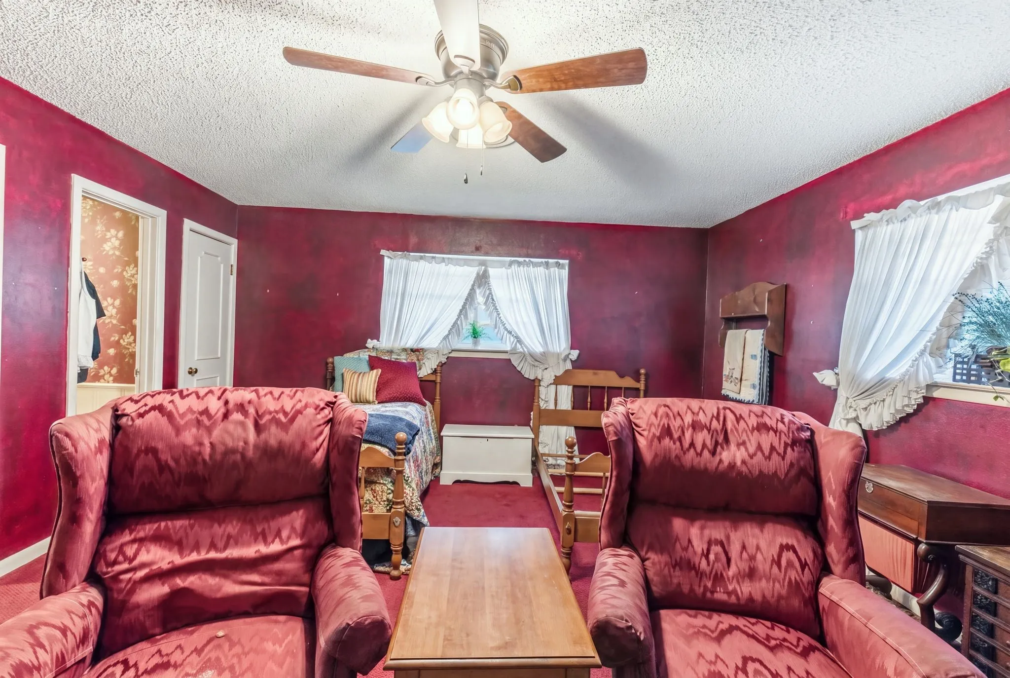 Single Family Residence For Sale in Hunt County , 6400 Chapman Drive, Greenville, Texas 75402, 4 Bedroom, 3 Bathroom, 2 Garage spaces, 2,460 Sqft, built in 1965, mls#21385552, Real Estate Agent in Greenville, Homes For Sale in Hunt county, Homes For Sale in Greenville, Realtor in Greenville Texas, Real Estate Brokerage Independent Realty Texas, Luminita Cordes Realtor