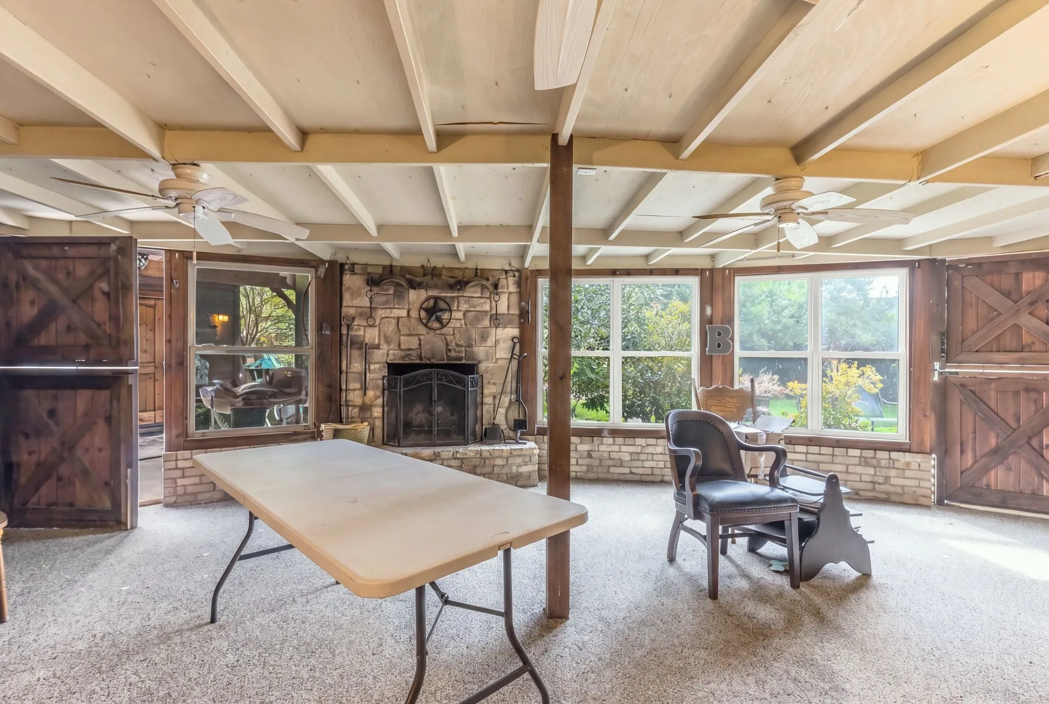 Single Family Residence For Sale in Hunt County , 6400 Chapman Drive, Greenville, Texas 75402, 4 Bedroom, 3 Bathroom, 2 Garage spaces, 2,460 Sqft, built in 1965, mls#21385552, Real Estate Agent in Greenville, Homes For Sale in Hunt county, Homes For Sale in Greenville, Realtor in Greenville Texas, Real Estate Brokerage Independent Realty Texas, Luminita Cordes Realtor