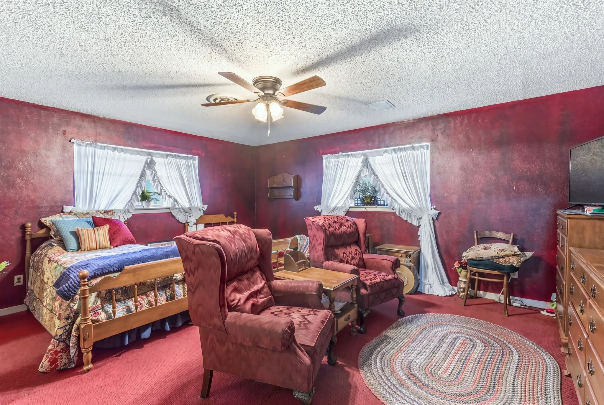 Single Family Residence For Sale in Hunt County , 6400 Chapman Drive, Greenville, Texas 75402, 4 Bedroom, 3 Bathroom, 2 Garage spaces, 2,460 Sqft, built in 1965, mls#21385552, Real Estate Agent in Greenville, Homes For Sale in Hunt county, Homes For Sale in Greenville, Realtor in Greenville Texas, Real Estate Brokerage Independent Realty Texas, Luminita Cordes Realtor