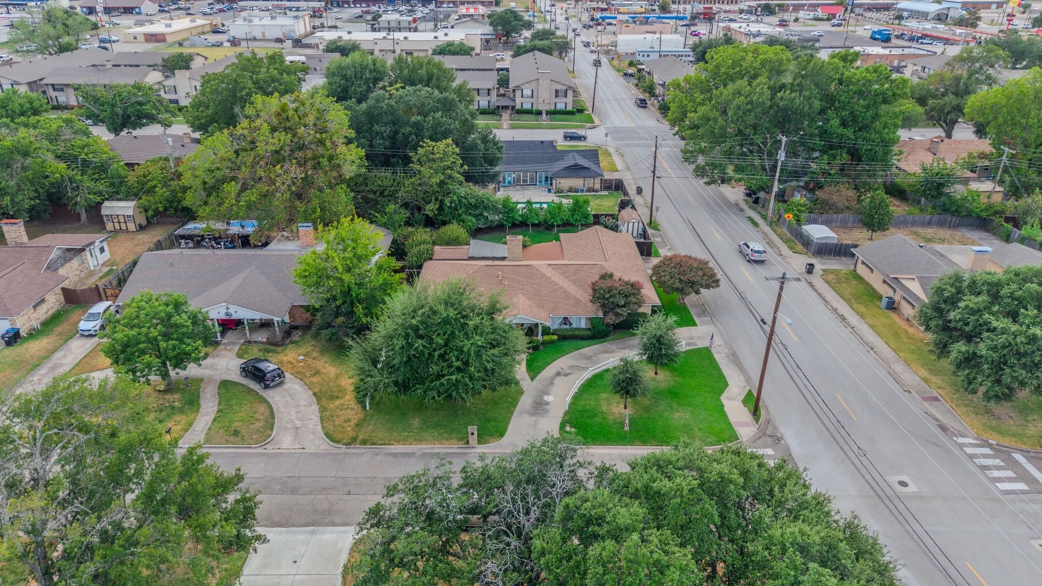 Single Family Residence For Sale in Hunt County , 6400 Chapman Drive, Greenville, Texas 75402, 4 Bedroom, 3 Bathroom, 2 Garage spaces, 2,460 Sqft, built in 1965, mls#21385552, Real Estate Agent in Greenville, Homes For Sale in Hunt county, Homes For Sale in Greenville, Realtor in Greenville Texas, Real Estate Brokerage Independent Realty Texas, Luminita Cordes Realtor