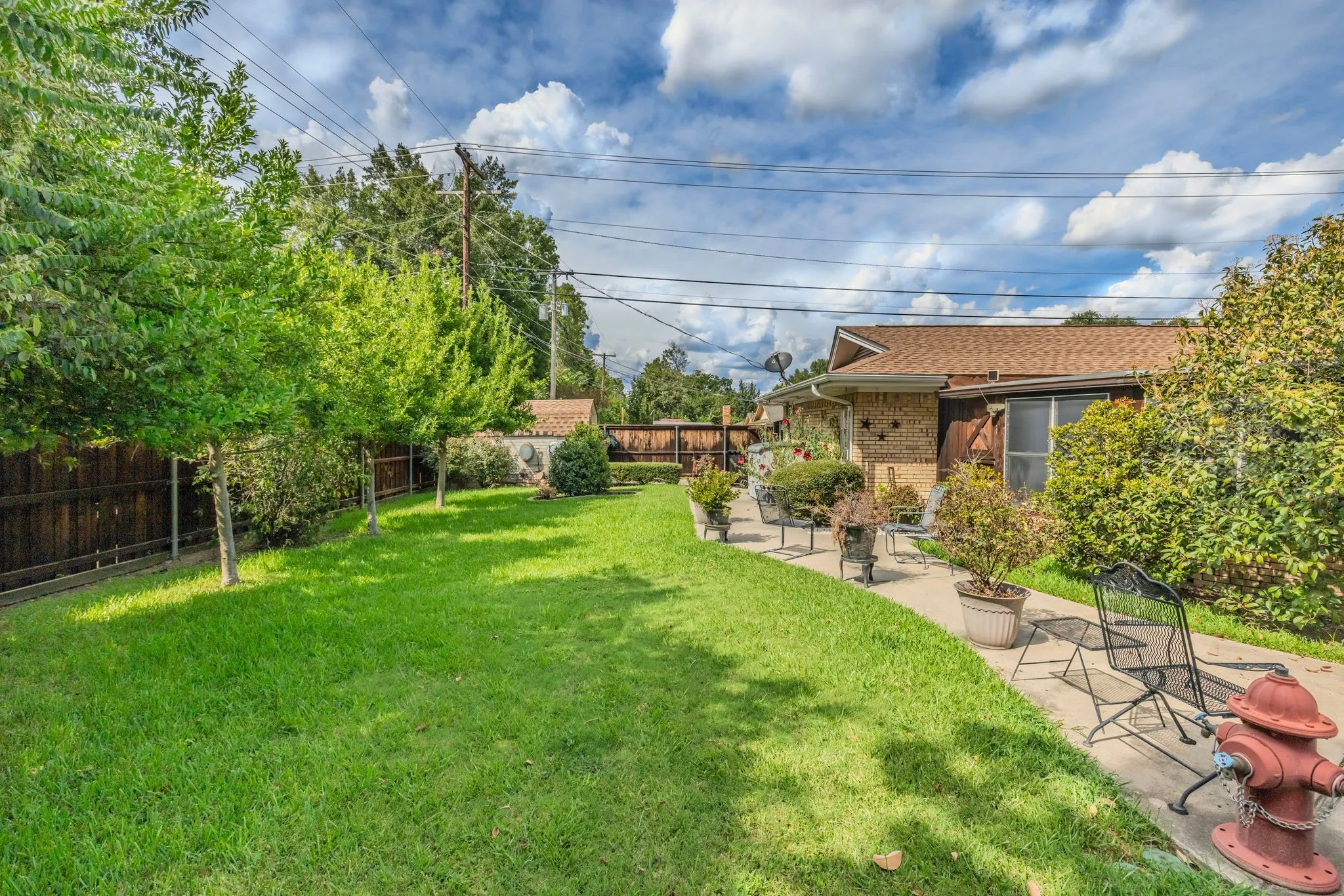 Single Family Residence For Sale in Hunt County , 6400 Chapman Drive, Greenville, Texas 75402, 4 Bedroom, 3 Bathroom, 2 Garage spaces, 2,460 Sqft, built in 1965, mls#21385552, Real Estate Agent in Greenville, Homes For Sale in Hunt county, Homes For Sale in Greenville, Realtor in Greenville Texas, Real Estate Brokerage Independent Realty Texas, Luminita Cordes Realtor