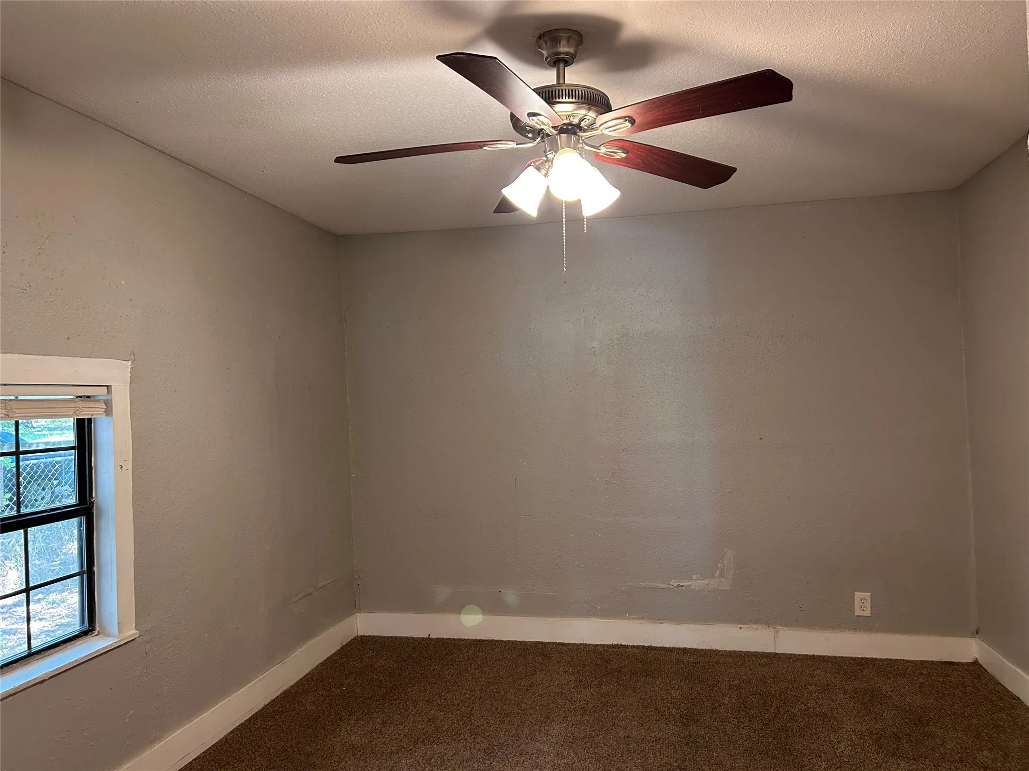 Single Family Residence For Sale in Grayson County , 615 S Throckmorton Street, Sherman, Texas 75090, 3 Bedroom, 2 Bathroom, Garage spaces, 1,278 Sqft, built in 1925, mls#21386553, Real Estate Agent in Sherman, Homes For Sale in Grayson county, Homes For Sale in Sherman, Realtor in Sherman Texas, Real Estate Brokerage Independent Realty Texas, Luminita Cordes Realtor