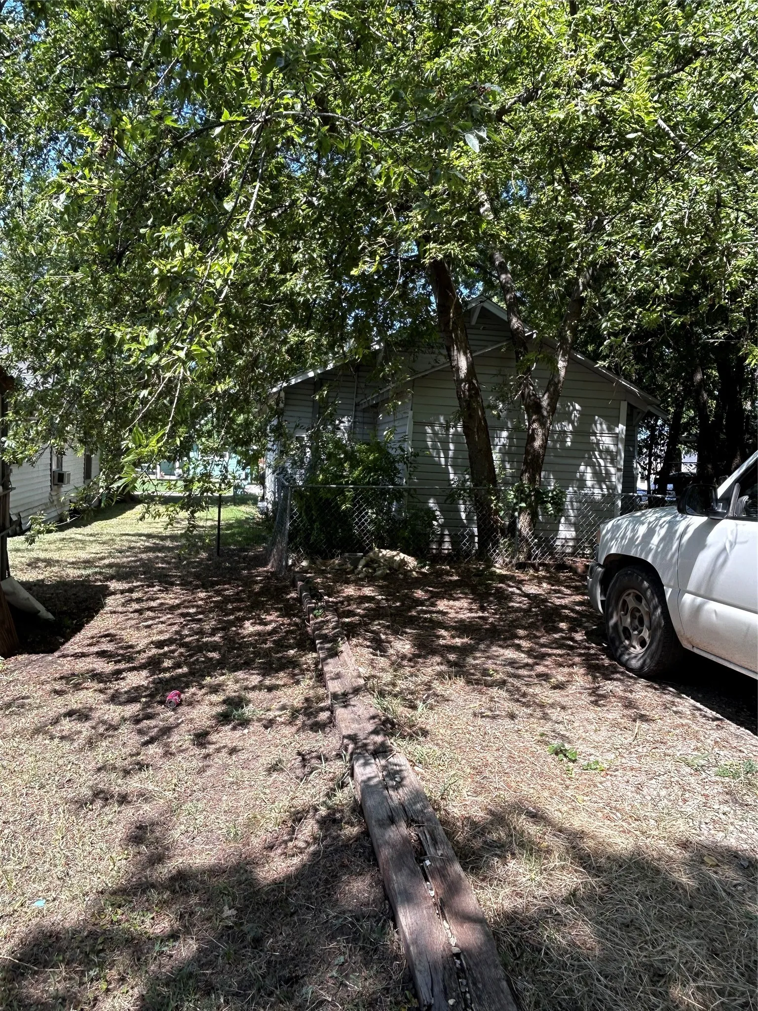 Single Family Residence For Sale in Grayson County , 615 S Throckmorton Street, Sherman, Texas 75090, 3 Bedroom, 2 Bathroom, Garage spaces, 1,278 Sqft, built in 1925, mls#21386553, Real Estate Agent in Sherman, Homes For Sale in Grayson county, Homes For Sale in Sherman, Realtor in Sherman Texas, Real Estate Brokerage Independent Realty Texas, Luminita Cordes Realtor