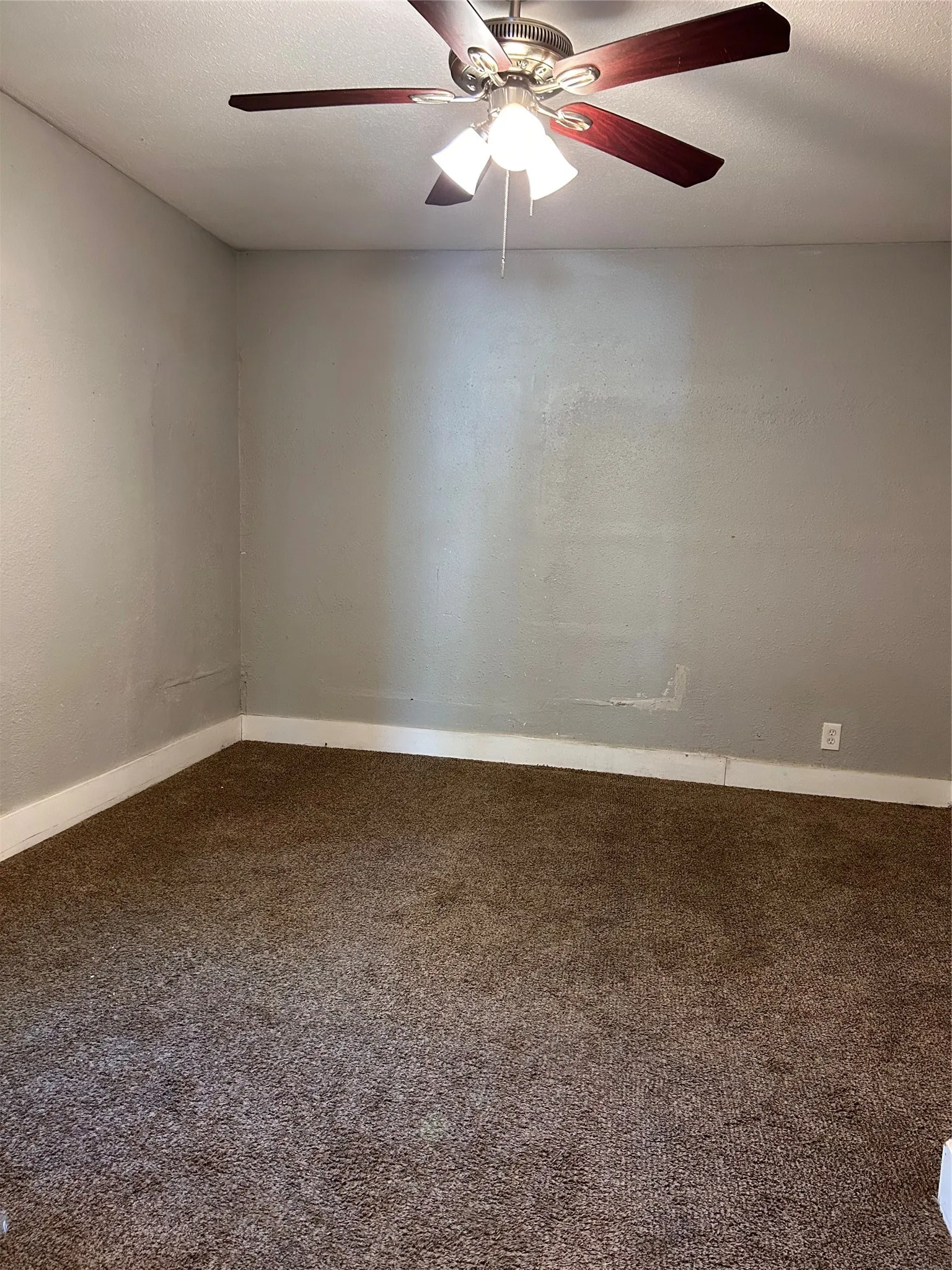Single Family Residence For Sale in Grayson County , 615 S Throckmorton Street, Sherman, Texas 75090, 3 Bedroom, 2 Bathroom, Garage spaces, 1,278 Sqft, built in 1925, mls#21386553, Real Estate Agent in Sherman, Homes For Sale in Grayson county, Homes For Sale in Sherman, Realtor in Sherman Texas, Real Estate Brokerage Independent Realty Texas, Luminita Cordes Realtor