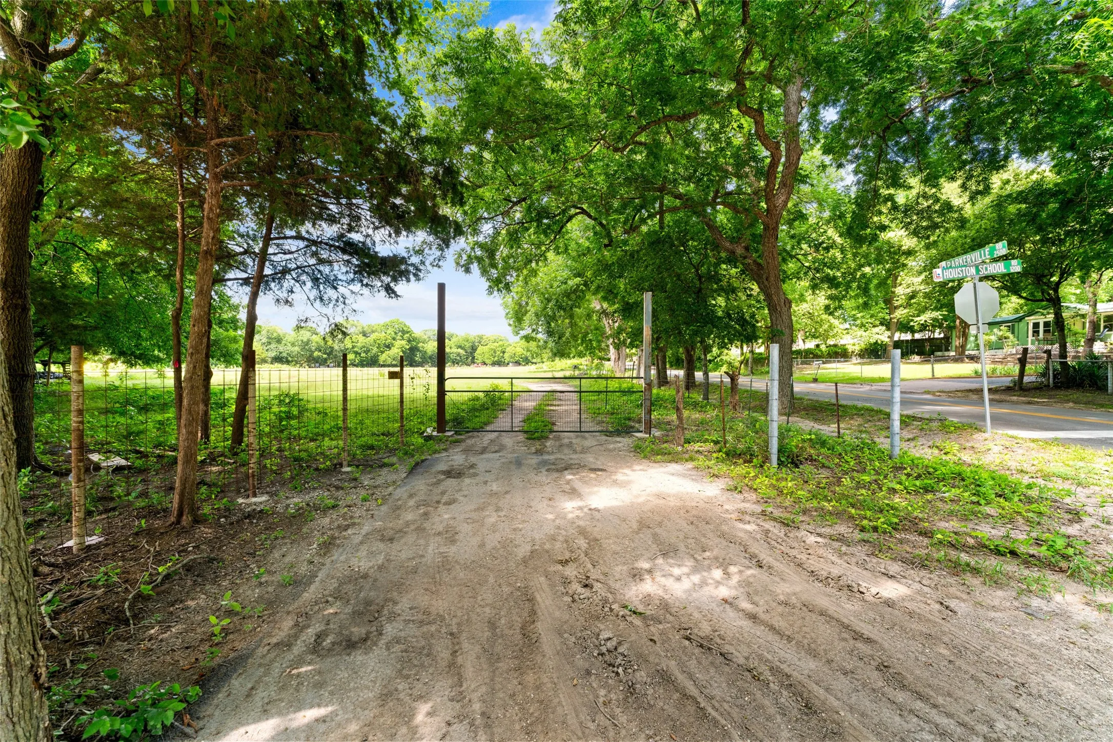 Unimproved Land For Sale in Dallas County , 1213 S Houston School Road, Lancaster, Texas 75146, 0, 0, Garage spaces, 0 Sqft, built in 0, mls#21386559, Real Estate Agent in Lancaster, Homes For Sale in Dallas county, Homes For Sale in Lancaster, Realtor in Lancaster Texas, Real Estate Brokerage Independent Realty Texas, Luminita Cordes Realtor